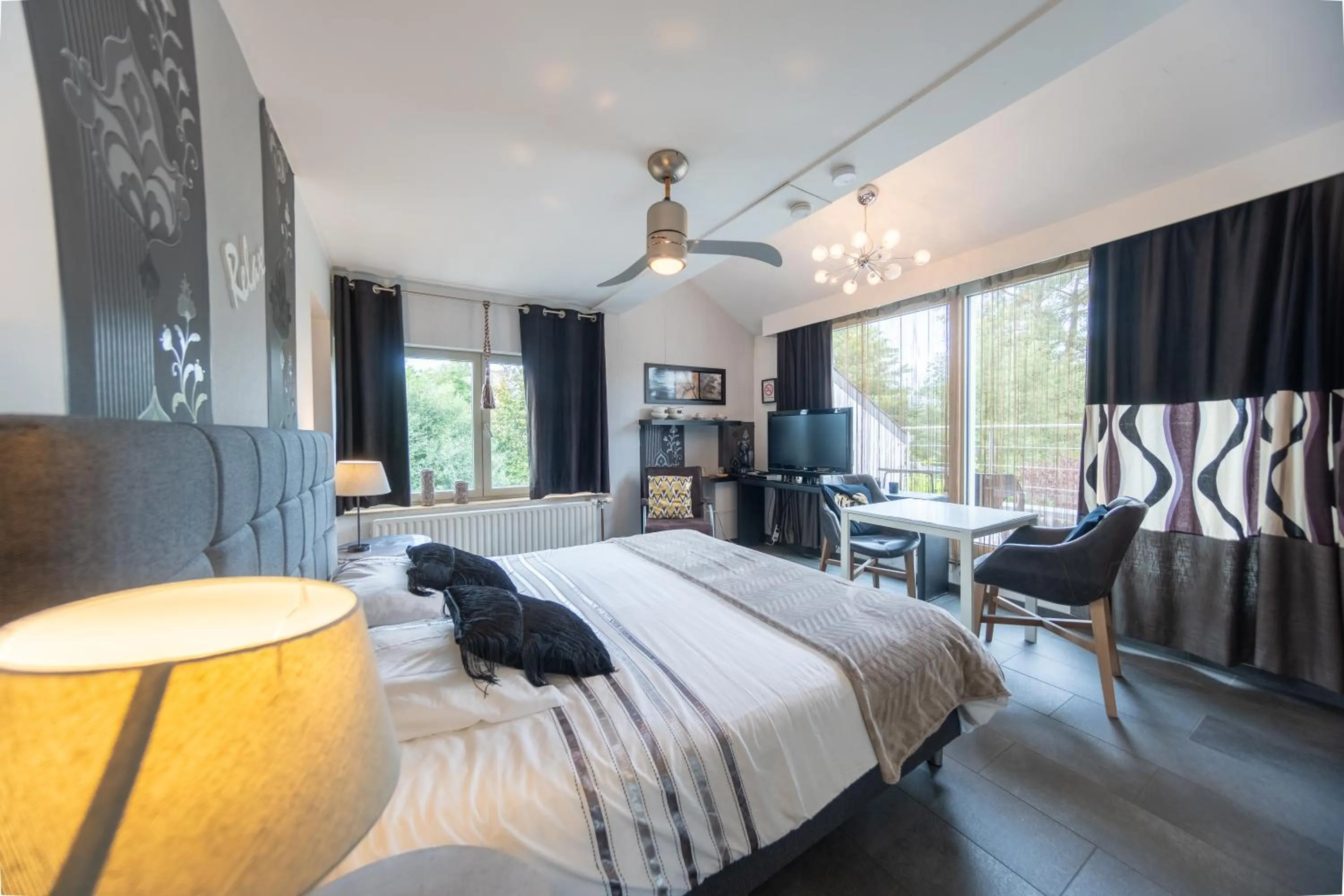 Bed in Guesthouse De Witte Merel Deluxe
