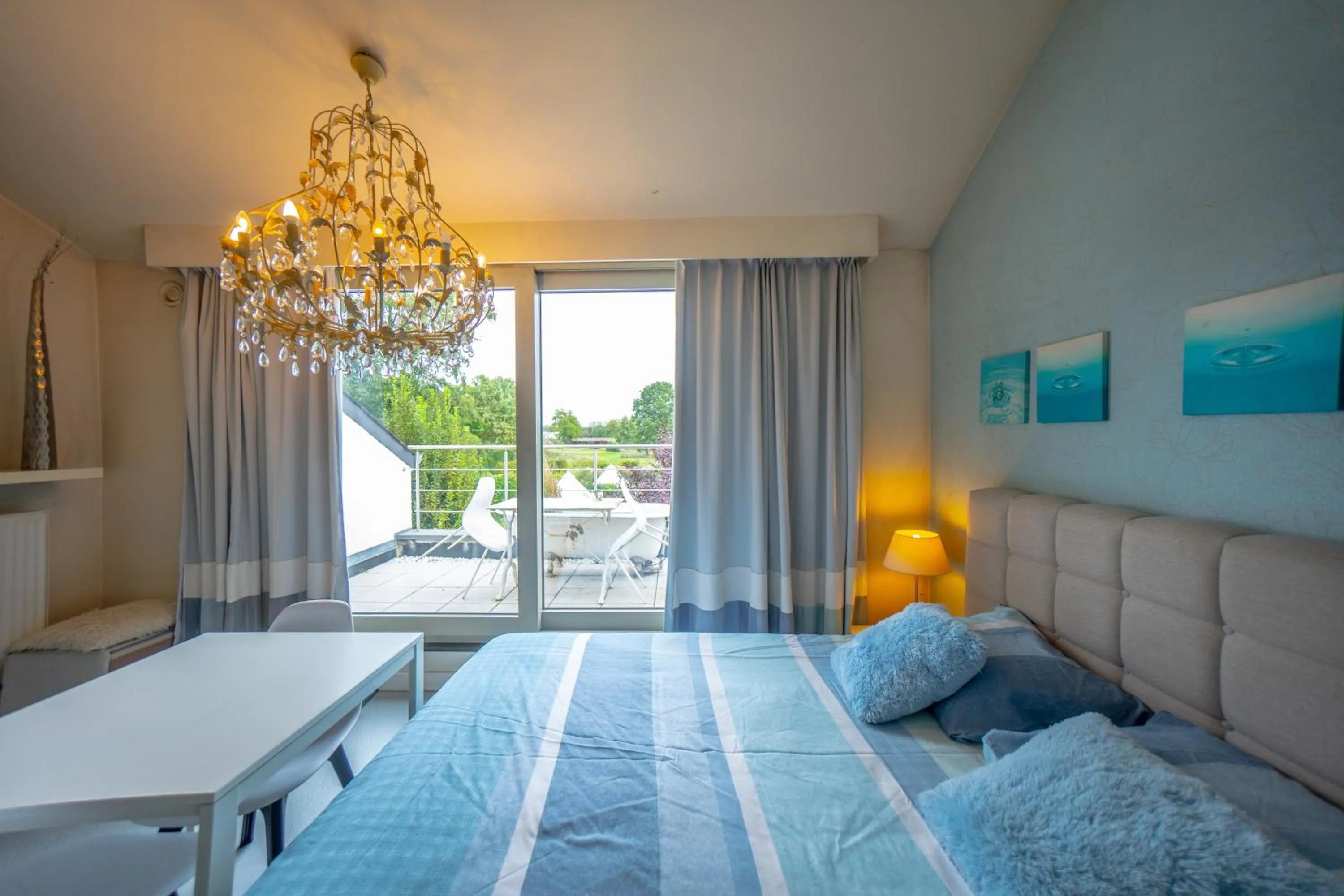 Bed in Guesthouse De Witte Merel Deluxe