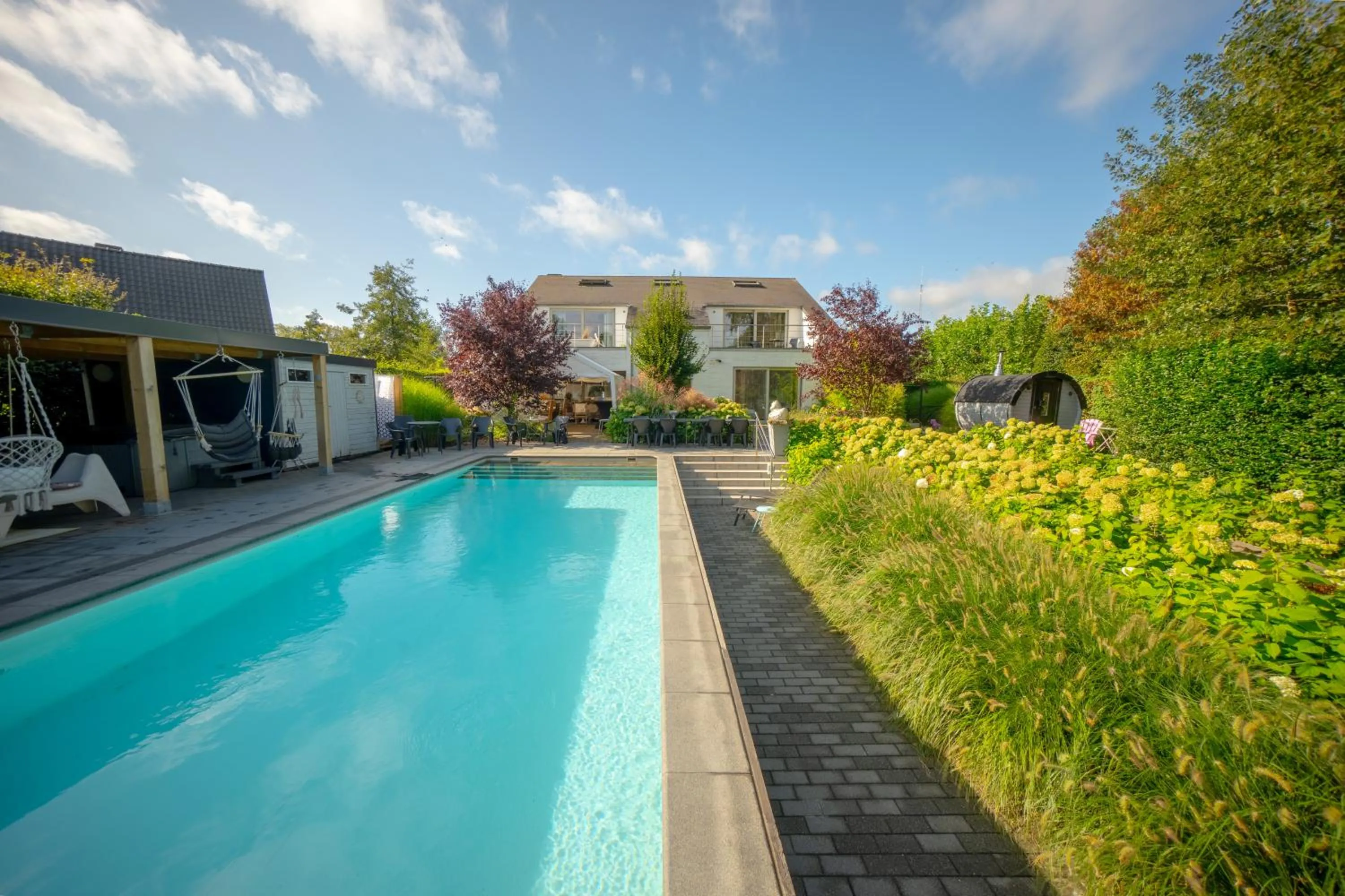 Property building in Guesthouse De Witte Merel Deluxe