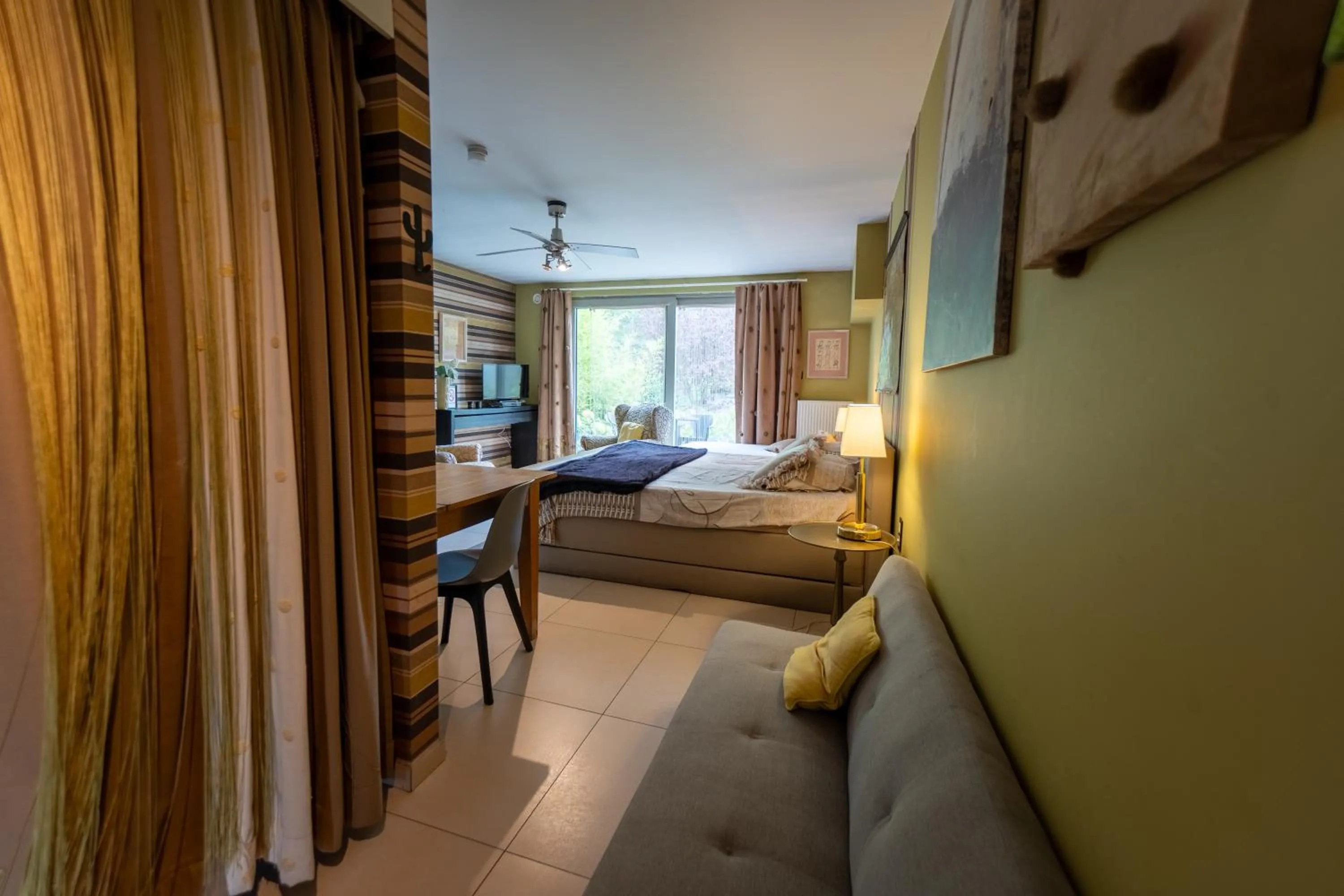 Bed in Guesthouse De Witte Merel Deluxe