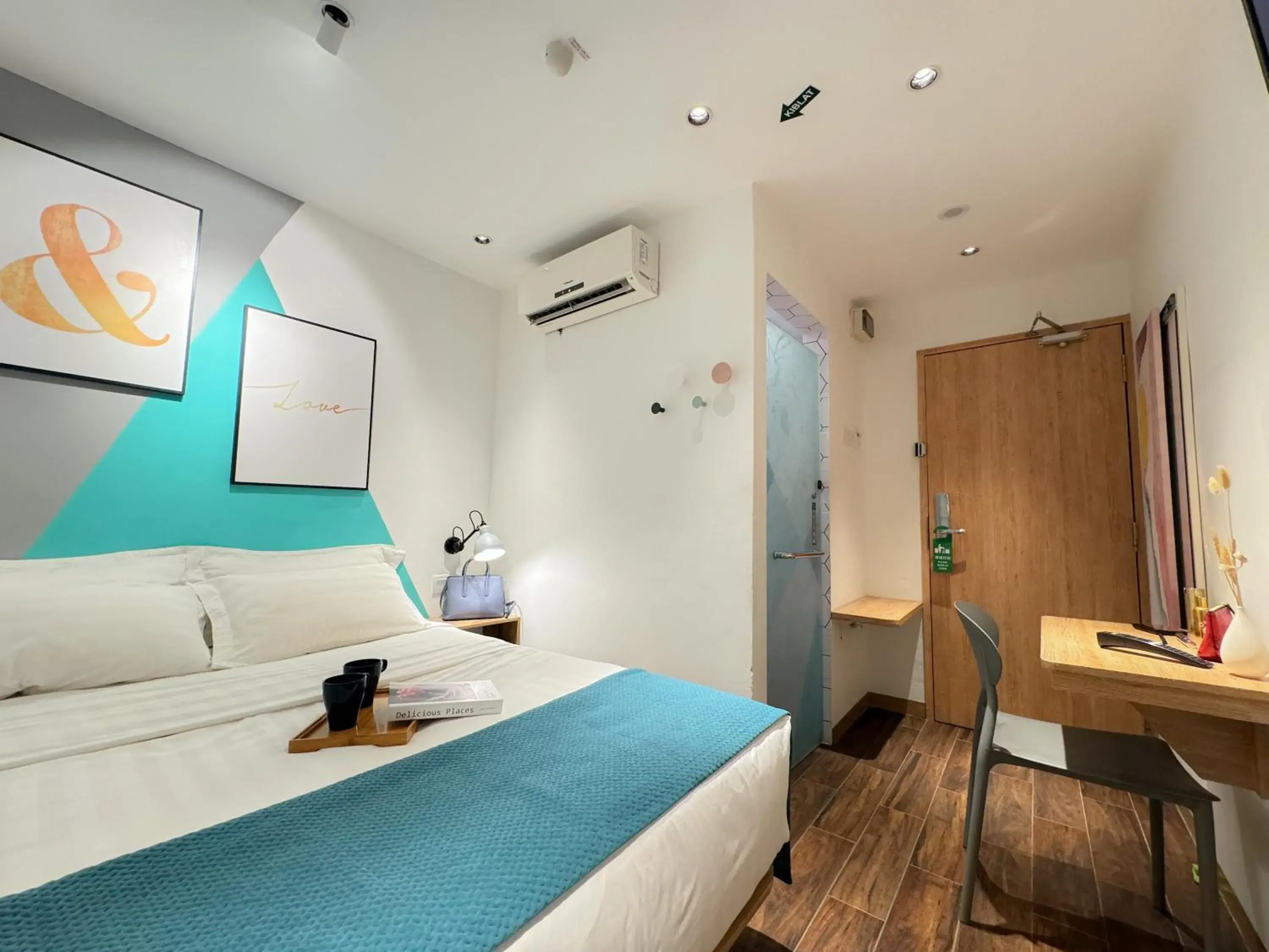 Photo of the whole room, Bed in Apple 1 Hotel Queensbay Photo of the whole room, Bed in Apple 1 Hotel Queensbay