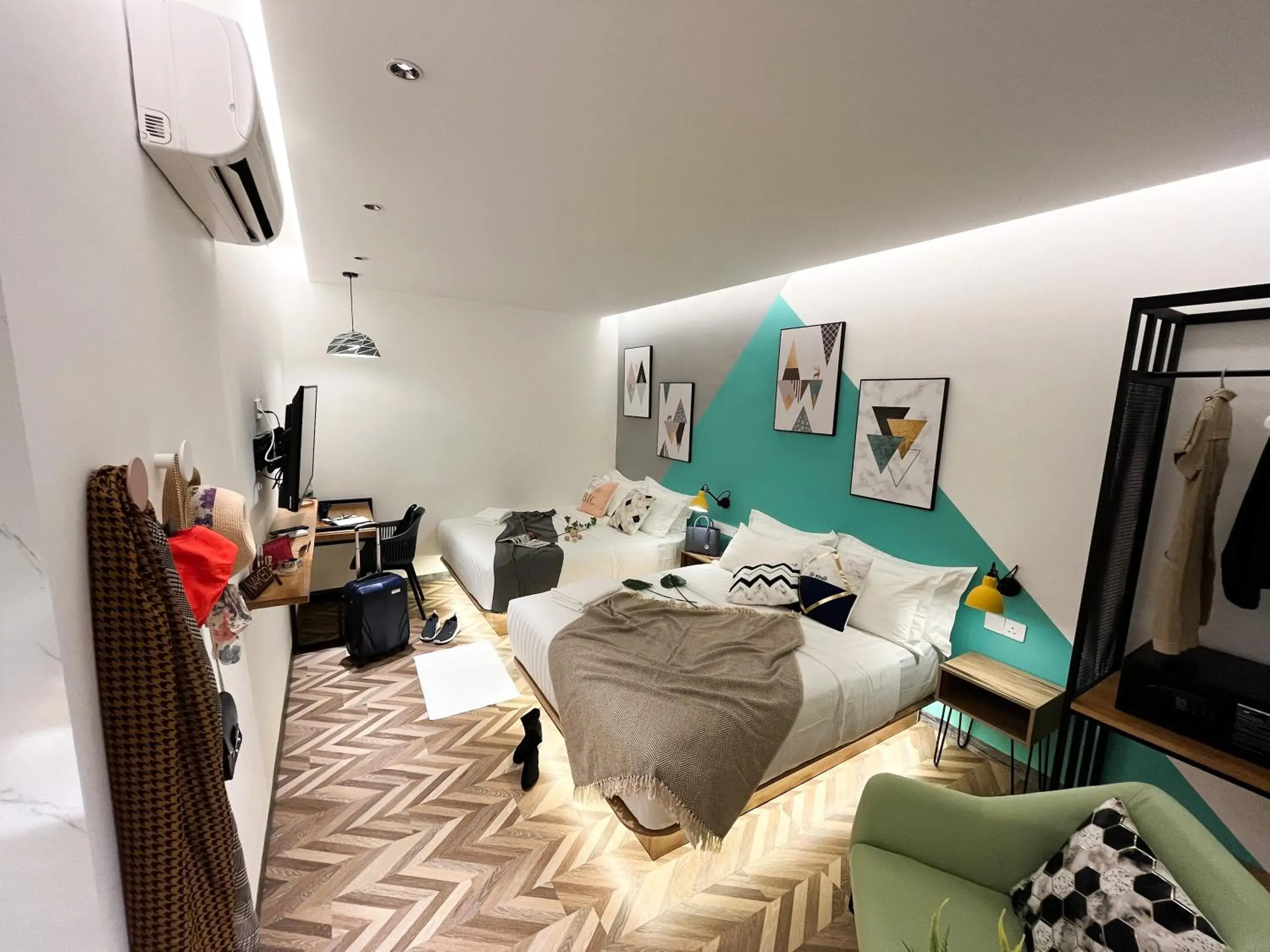 Deluxe Family Room 4 Pax in Apple 1 Hotel Queensbay Deluxe Family Room 4 Pax in Apple 1 Hotel Queensbay