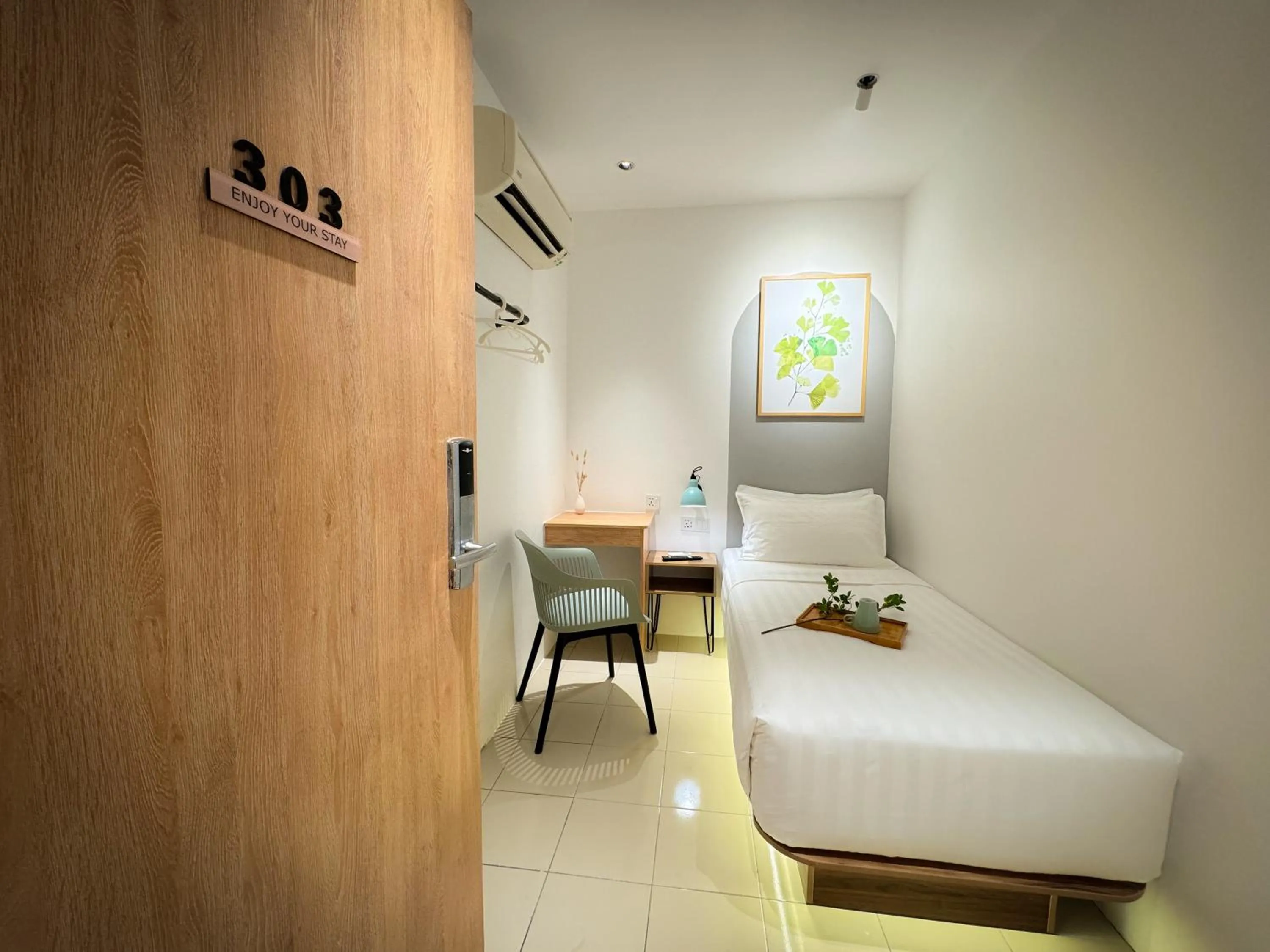 Photo of the whole room, Bed in Apple 1 Hotel Queensbay