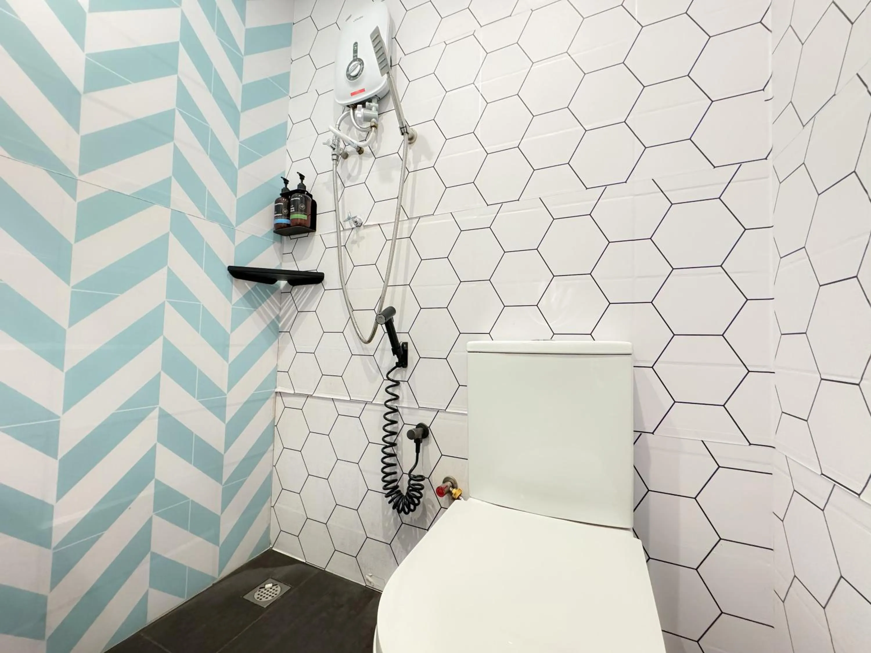 Bathroom in Apple 1 Hotel Queensbay