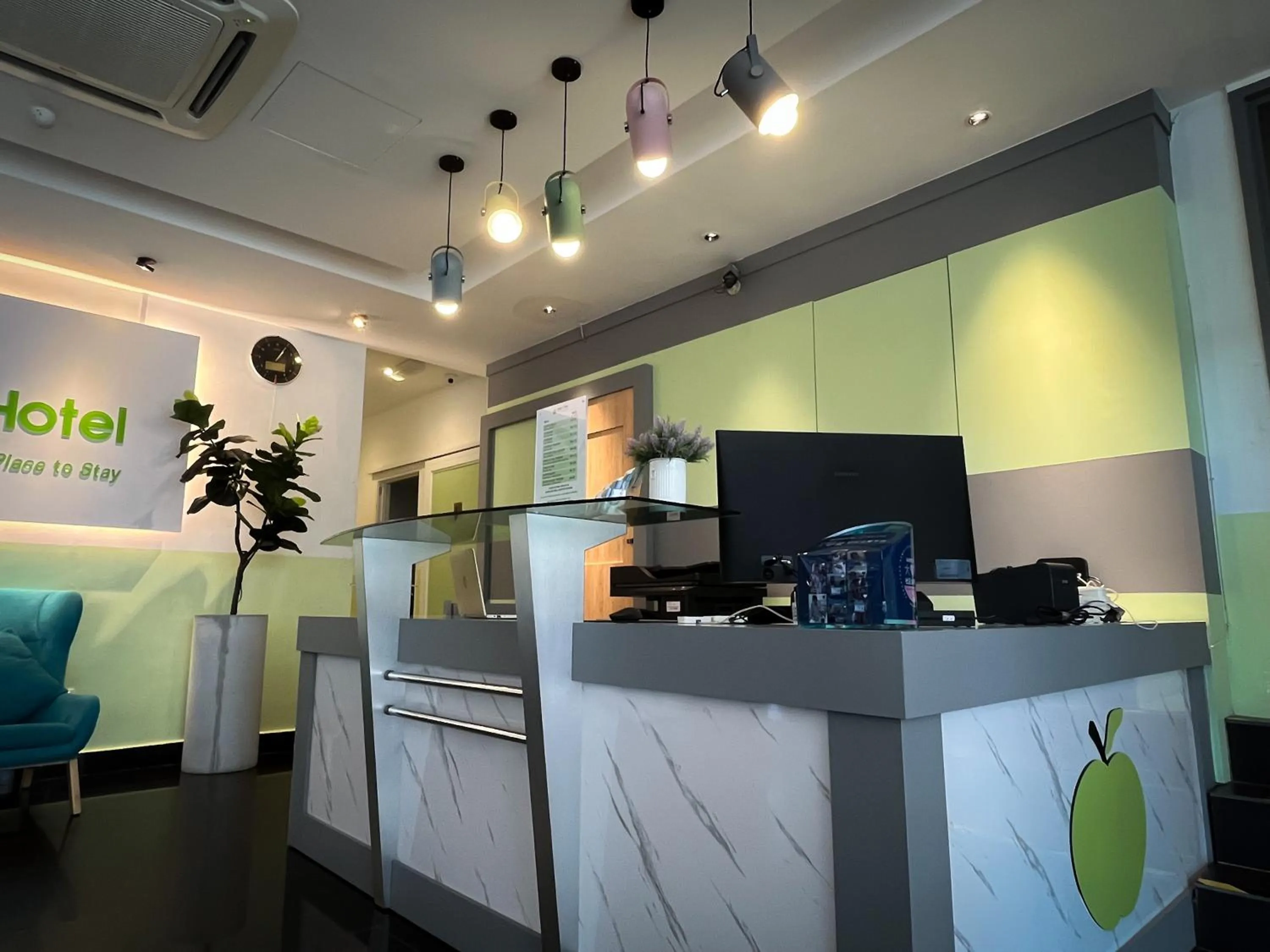 Lobby or reception in Apple 1 Hotel Queensbay