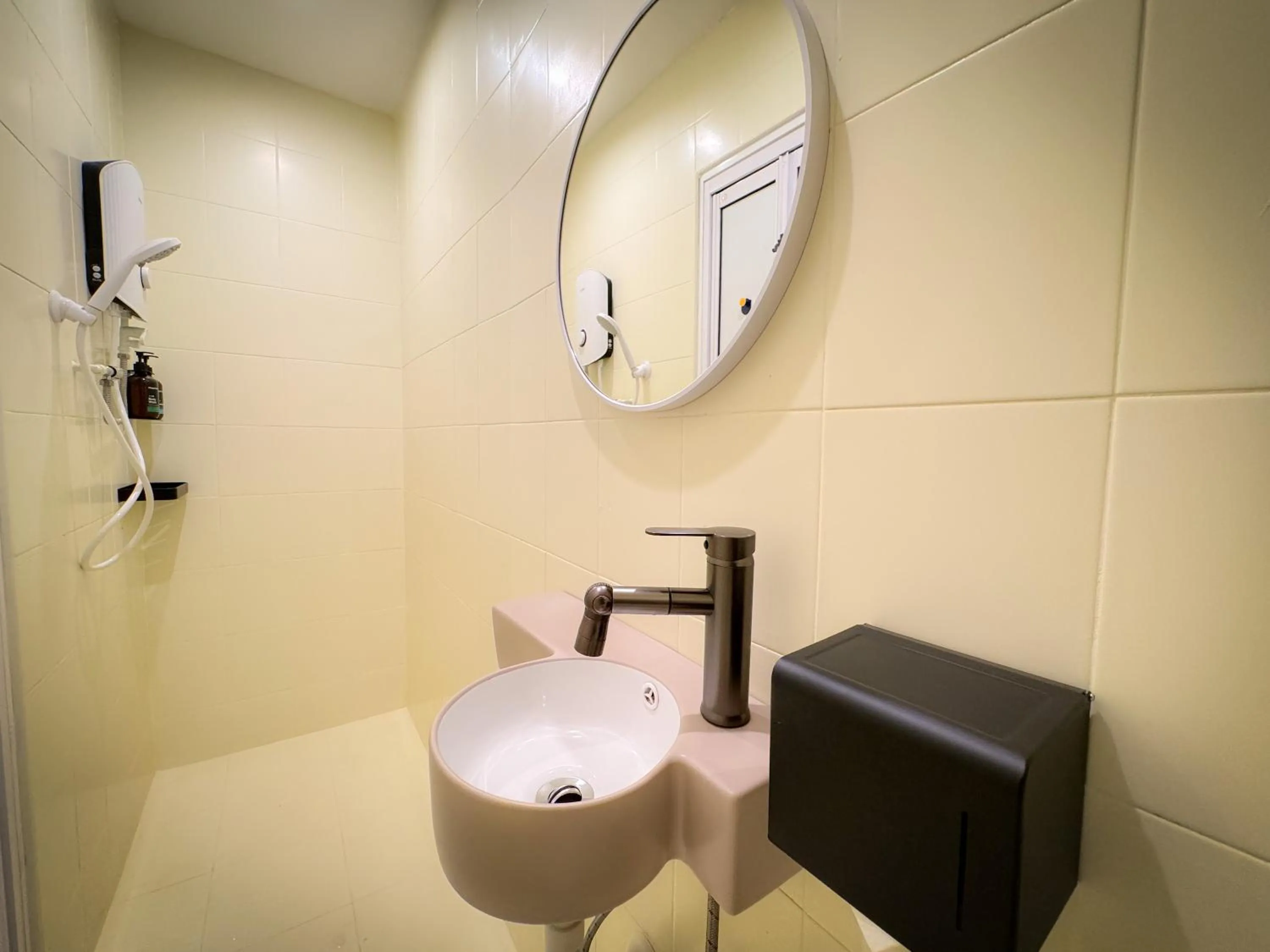 Bathroom in Apple 1 Hotel Queensbay