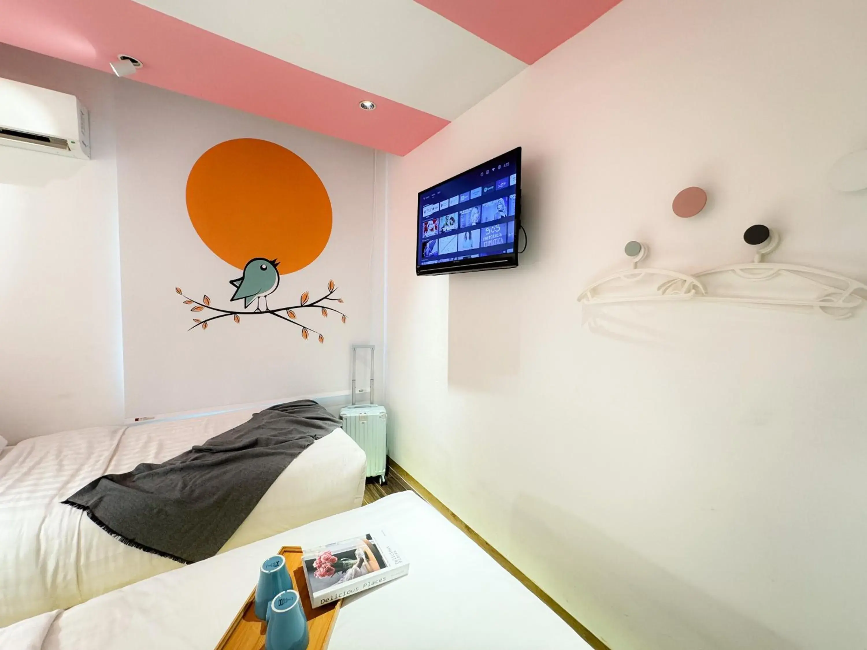 Modern Twin Room in Apple 1 Hotel Queensbay Modern Twin Room in Apple 1 Hotel Queensbay