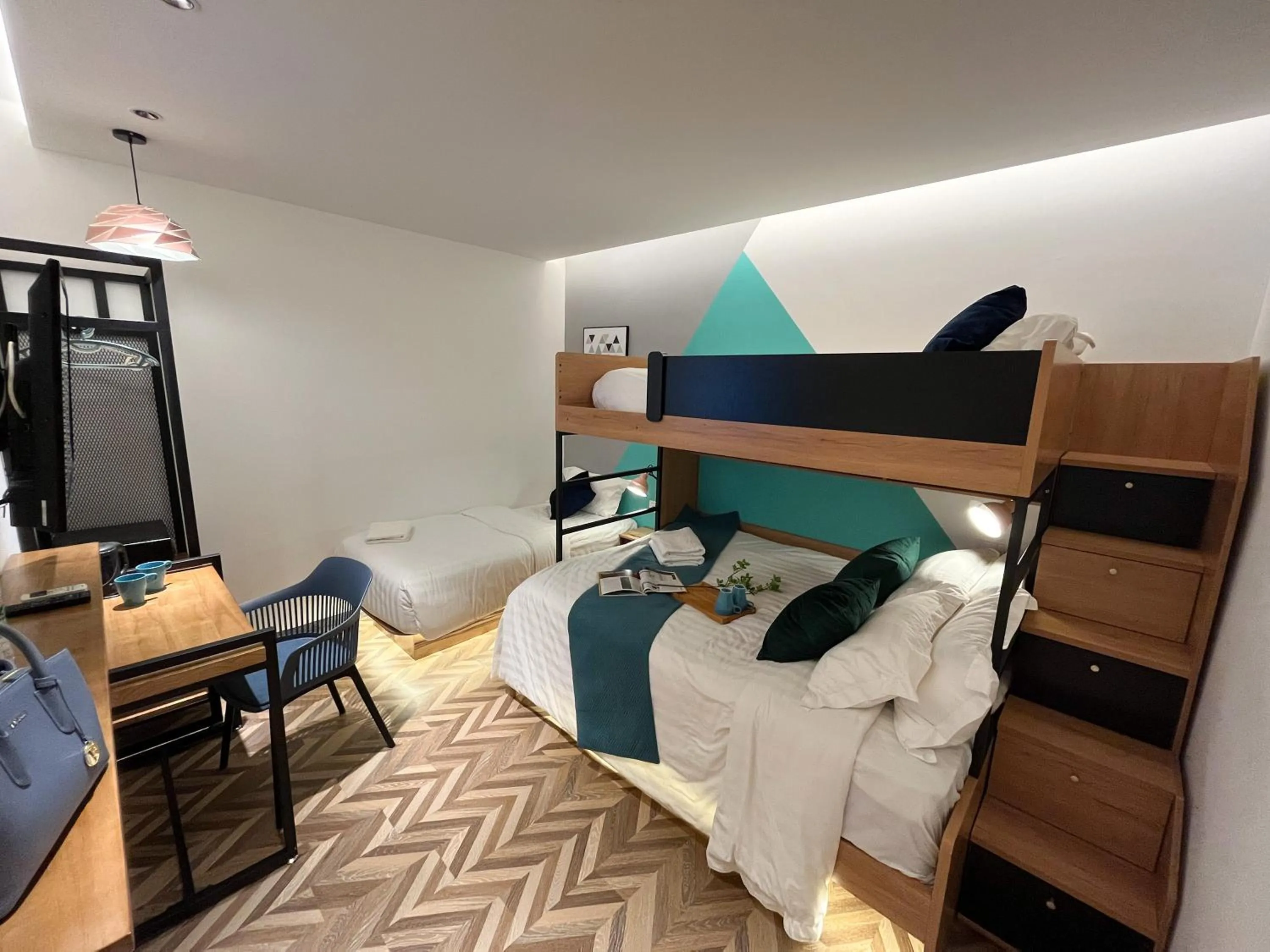 Photo of the whole room, Bed in Apple 1 Hotel Queensbay