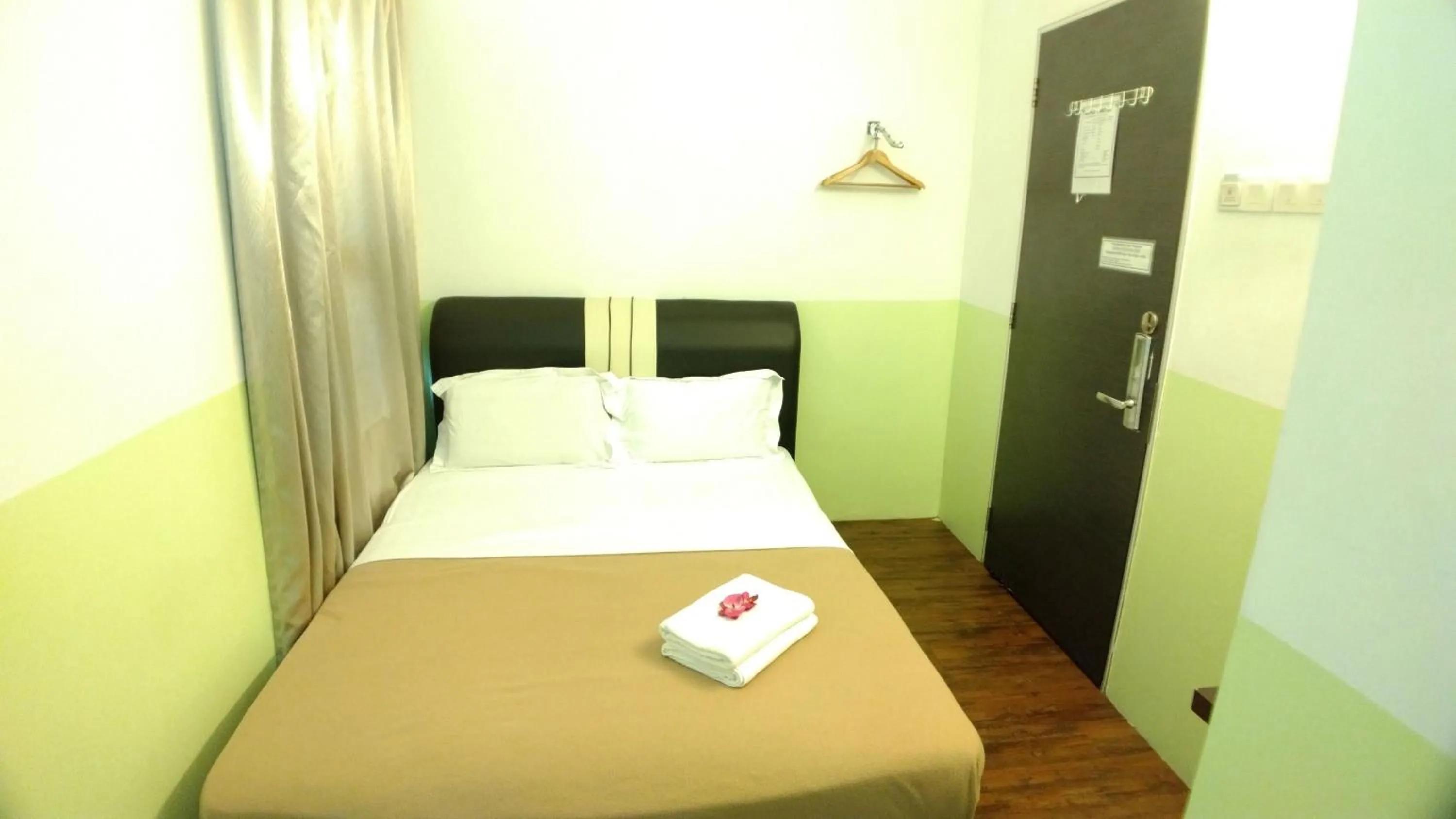 Super Budget Room (Shared Toilet) in Apple 1 Hotel Queensbay