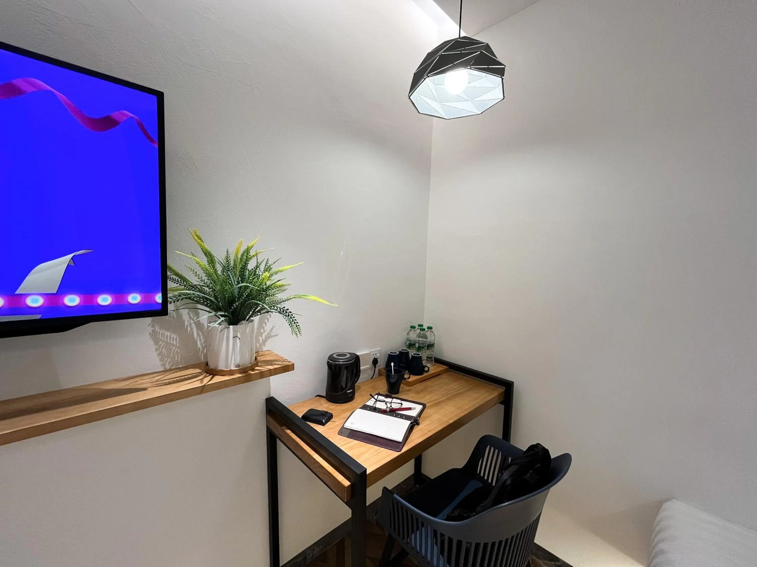 Seating area in Apple 1 Hotel Queensbay