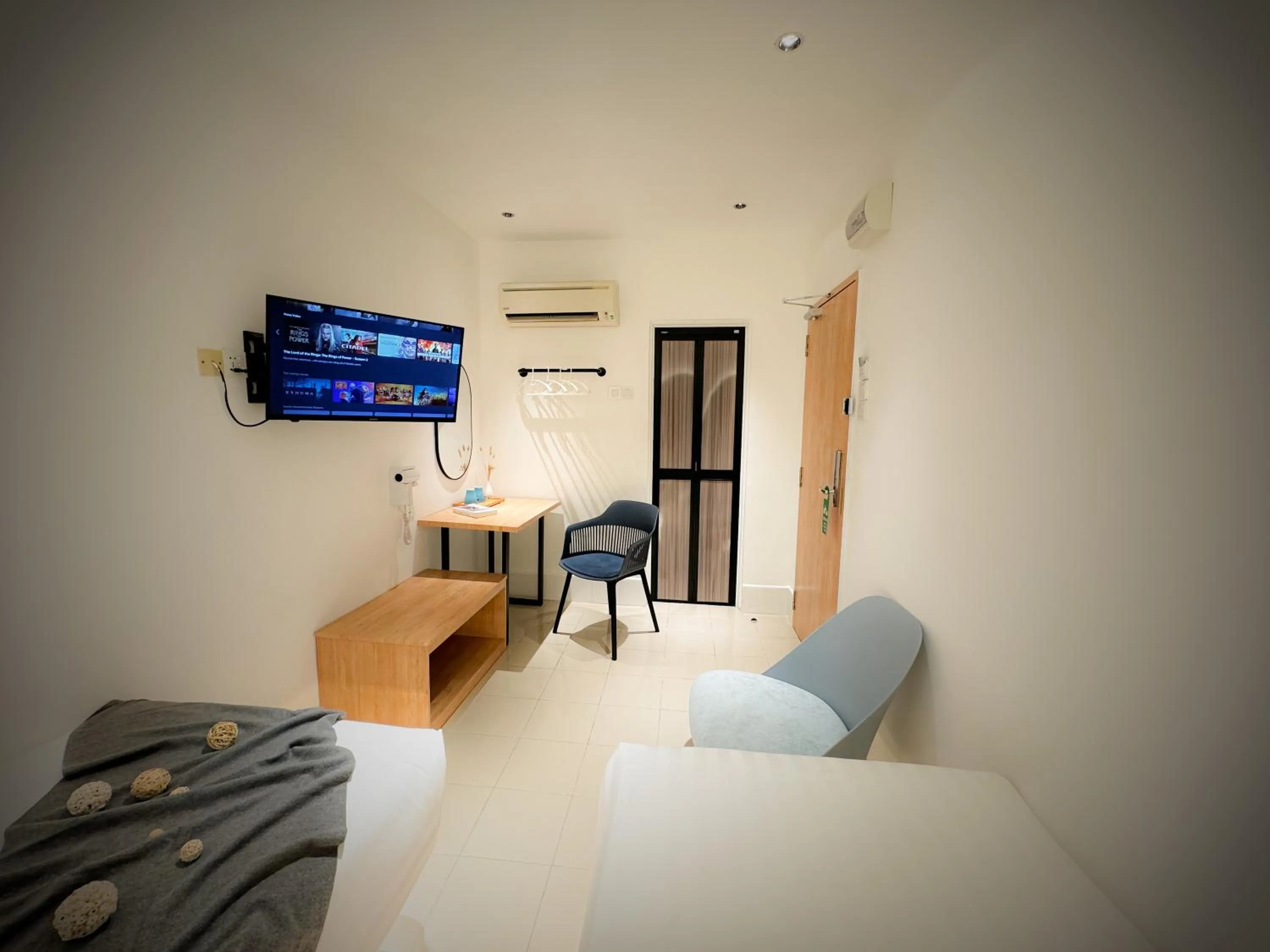 Photo of the whole room, Bed in Apple 1 Hotel Queensbay