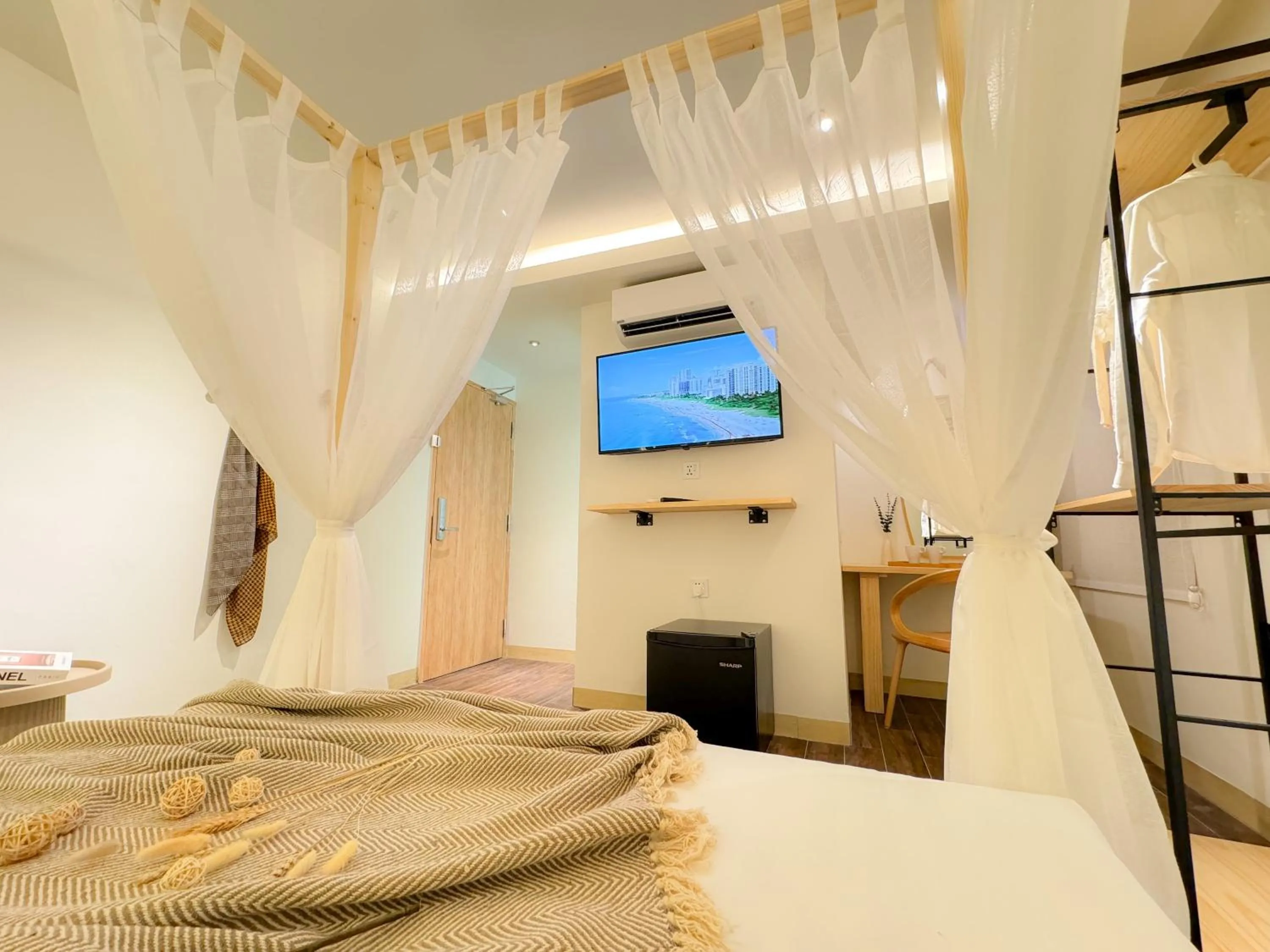 Photo of the whole room, Bed in Apple 1 Hotel Queensbay