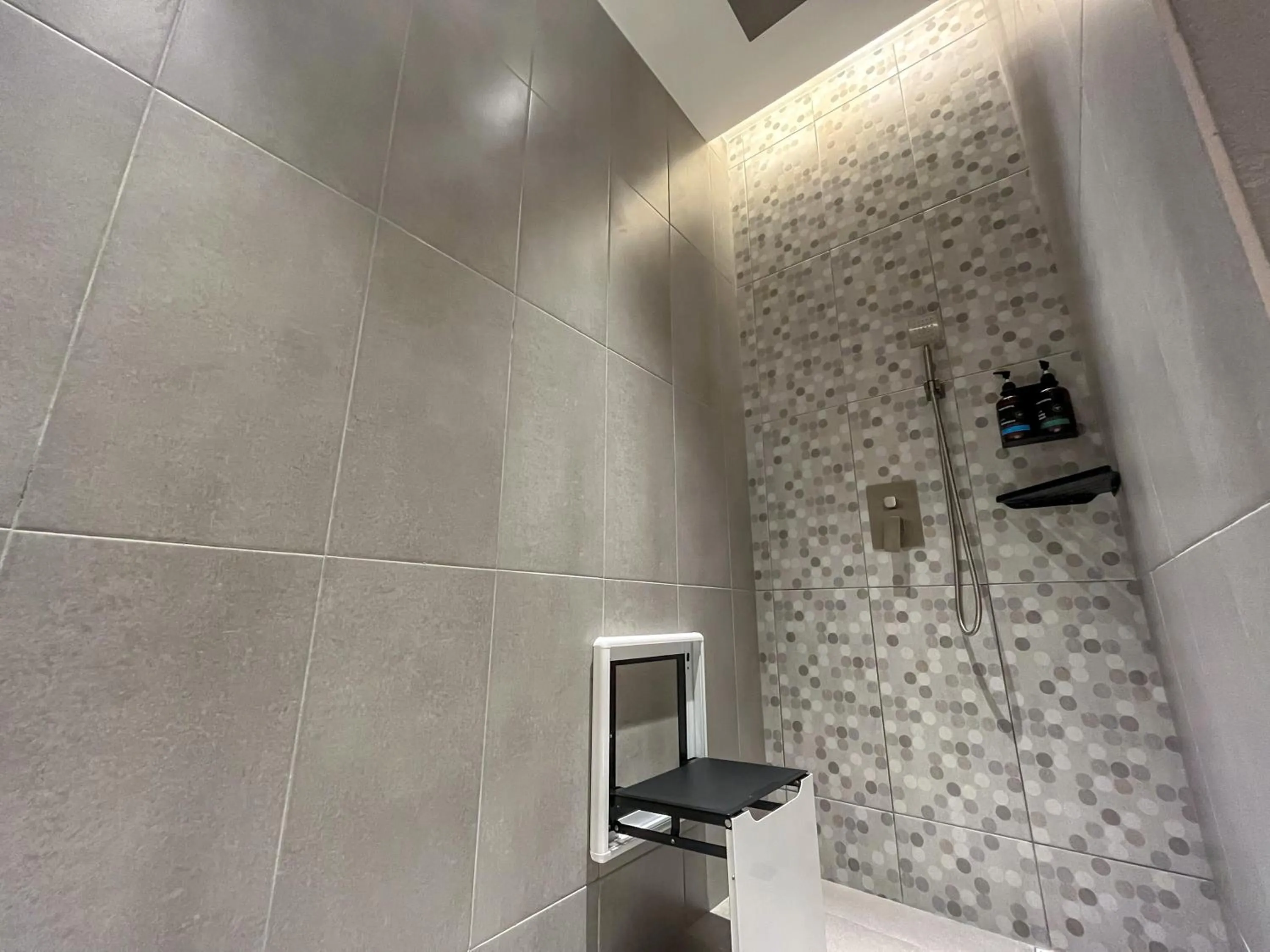 Bathroom in Apple 1 Hotel Queensbay