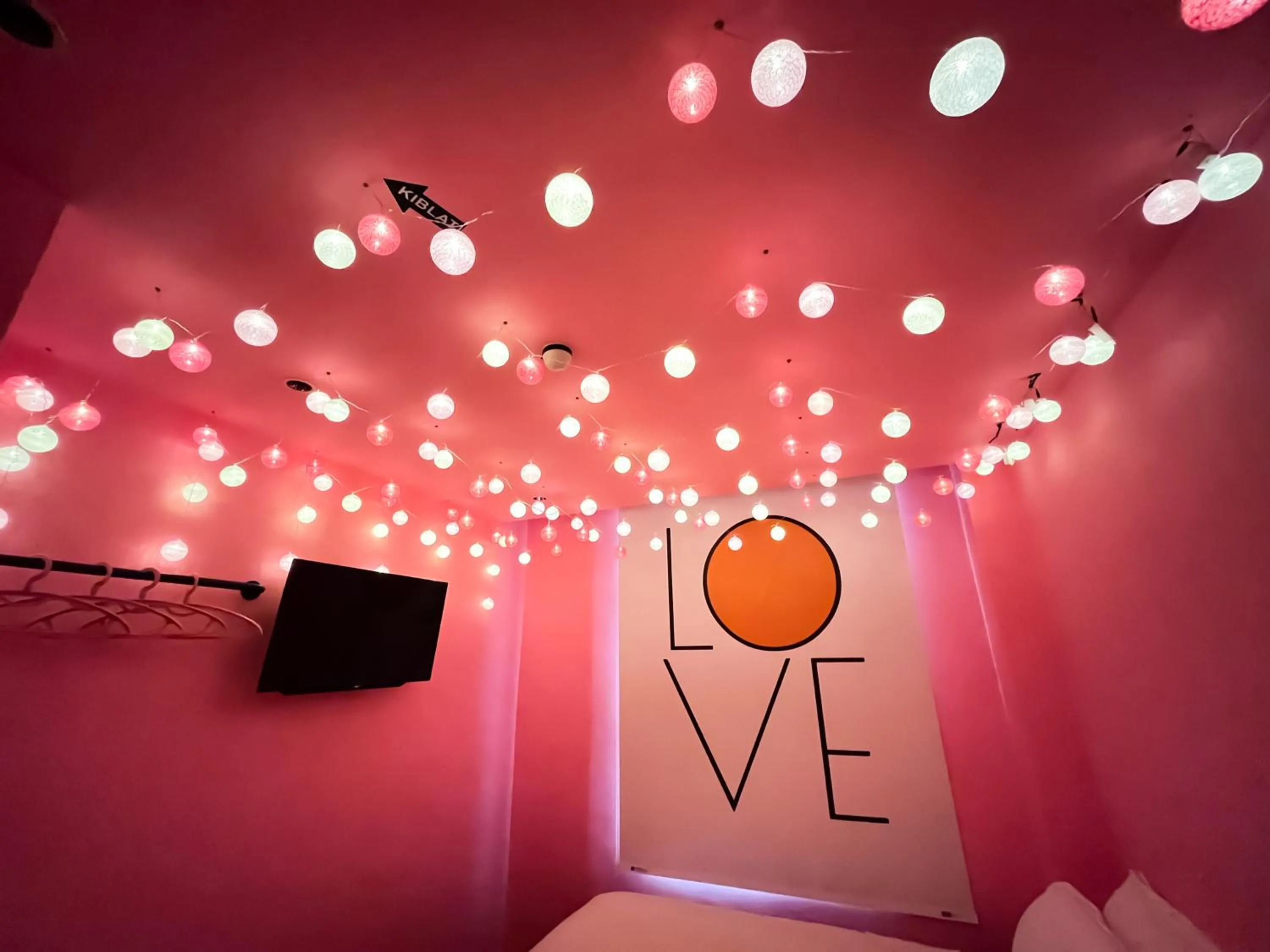 Decorative detail in Apple 1 Hotel Queensbay