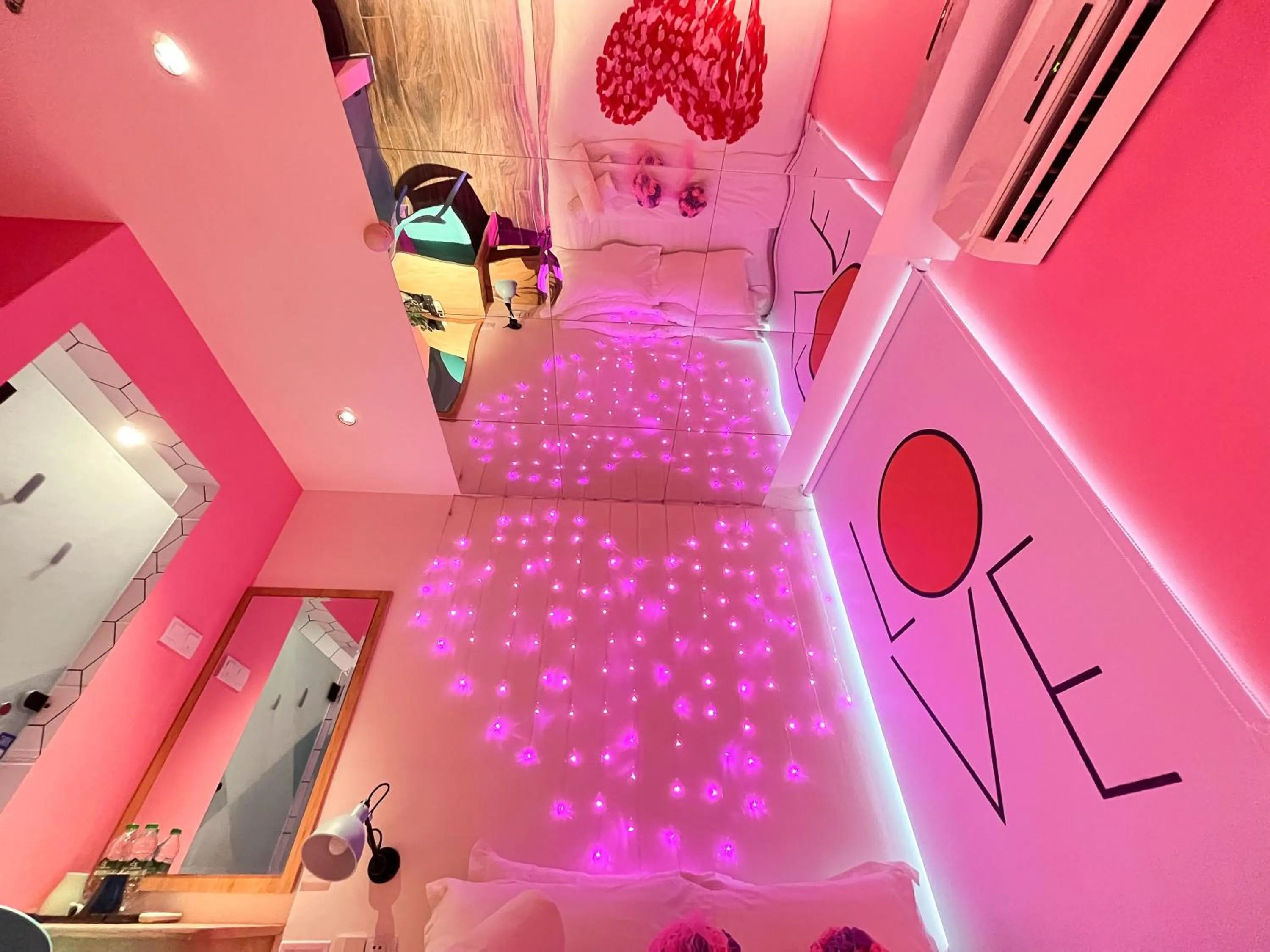 Bedroom, Bed in Apple 1 Hotel Queensbay