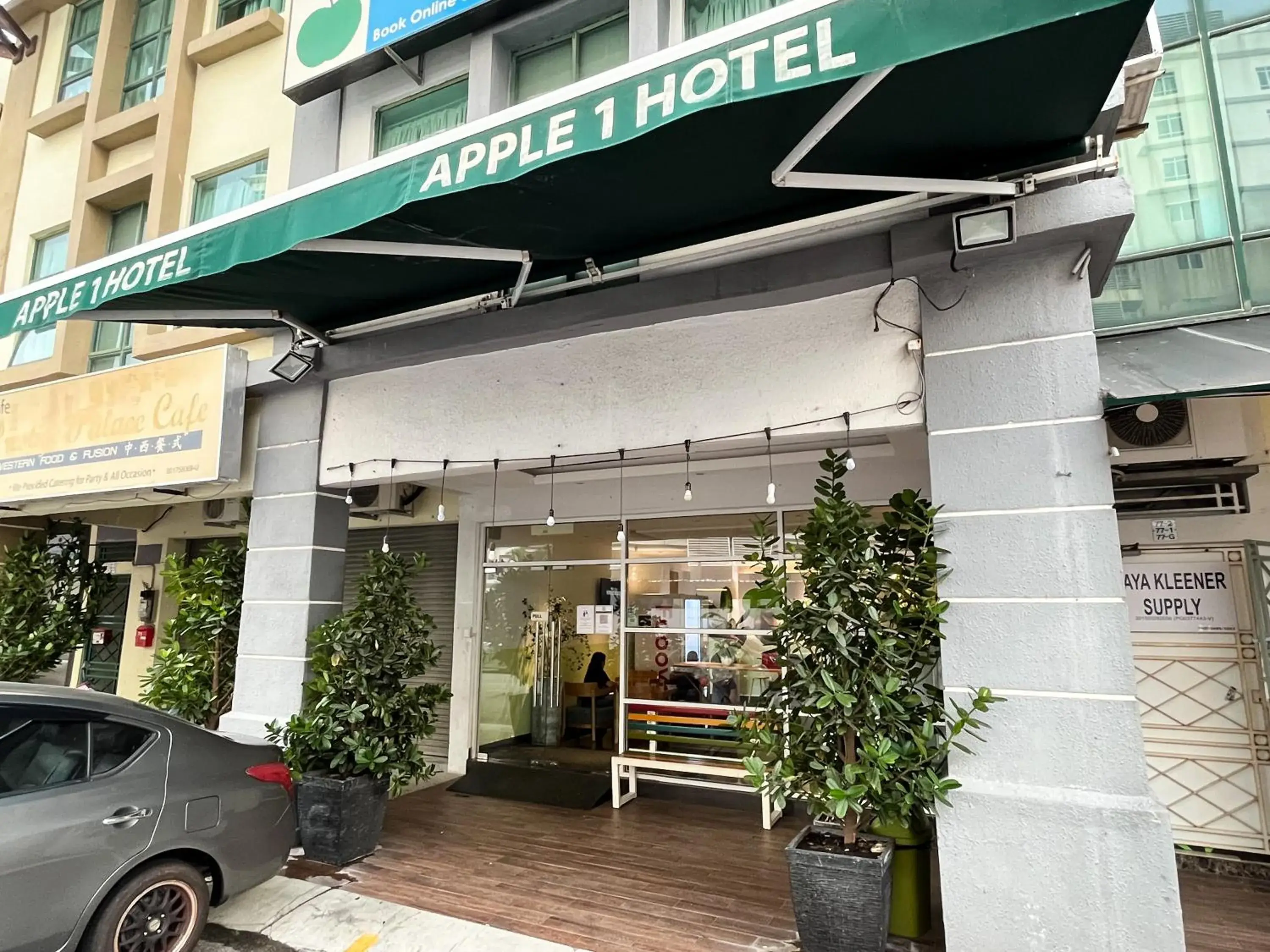 Property building in Apple 1 Hotel Queensbay Property building in Apple 1 Hotel Queensbay