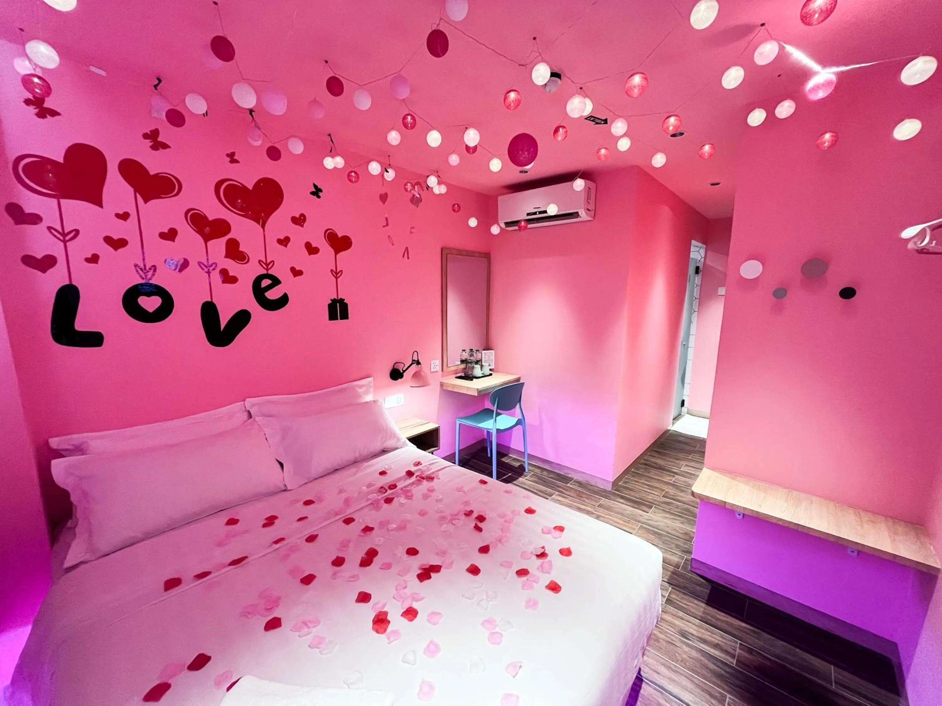 Bedroom, Bed in Apple 1 Hotel Queensbay