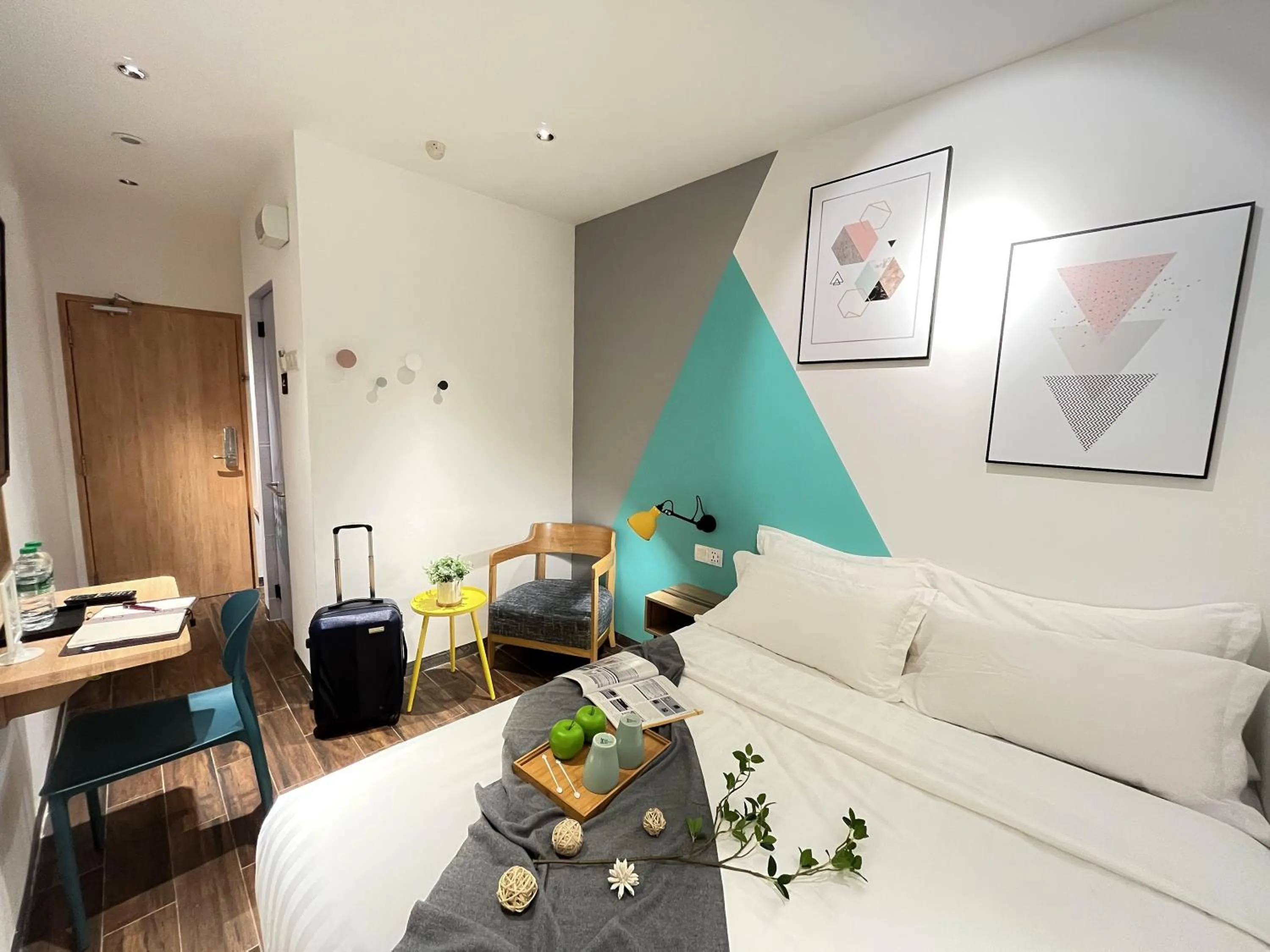 Photo of the whole room, Bed in Apple 1 Hotel Queensbay