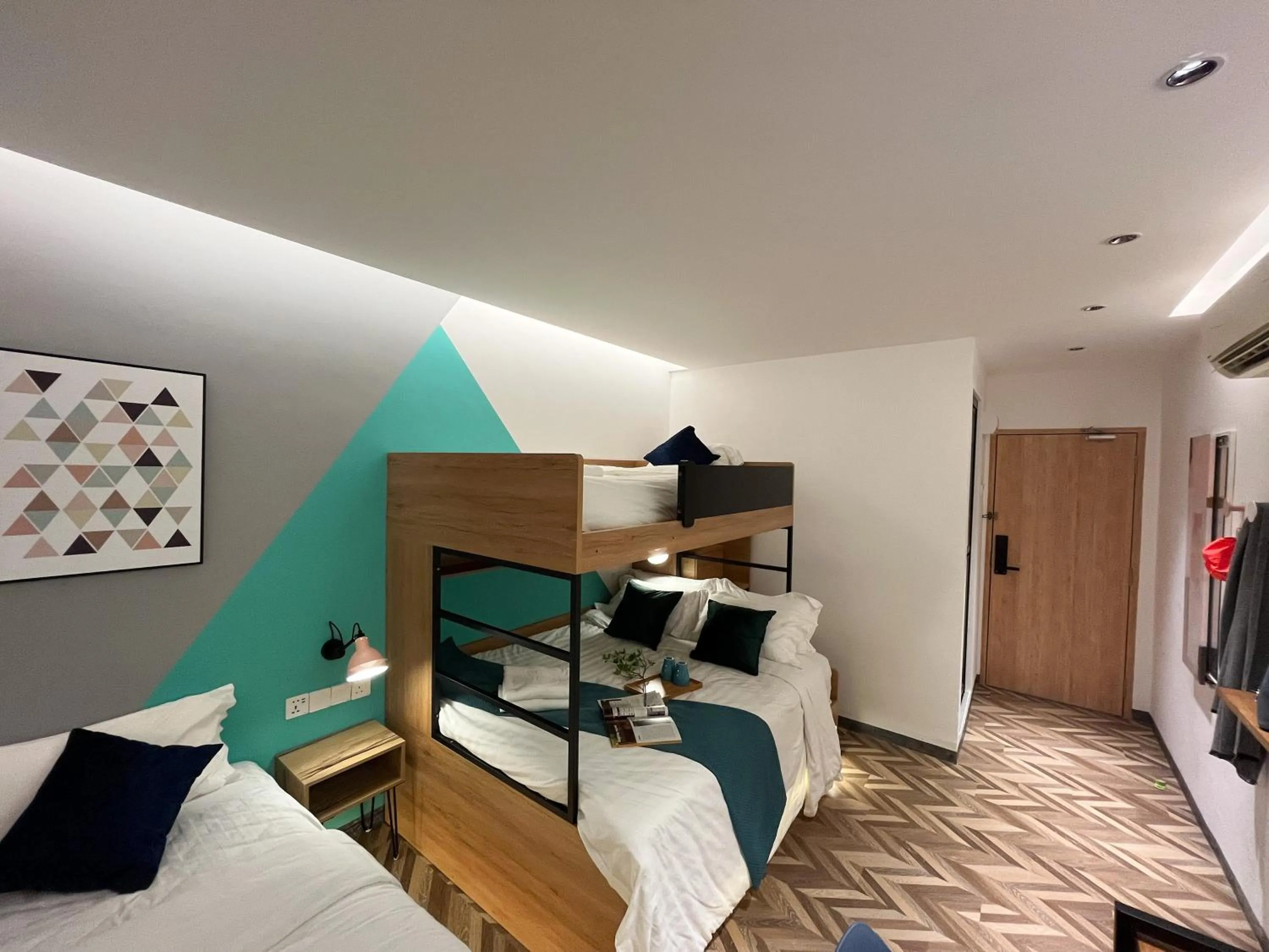 Photo of the whole room, Bed in Apple 1 Hotel Queensbay