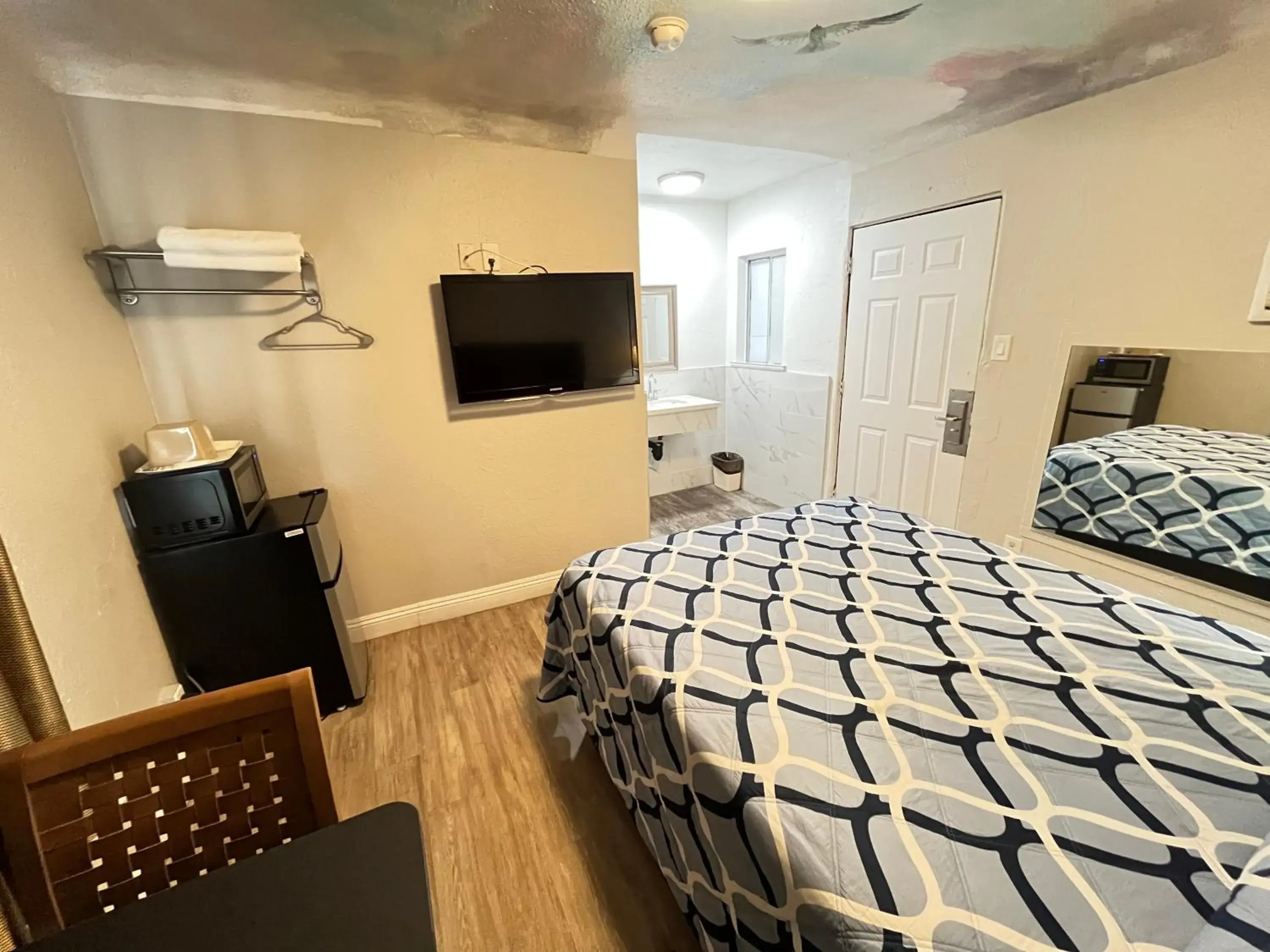 Bed in Griffith Park Motel, in Los Angeles Hollywood Area Bed in Griffith Park Motel, in Los Angeles Hollywood Area