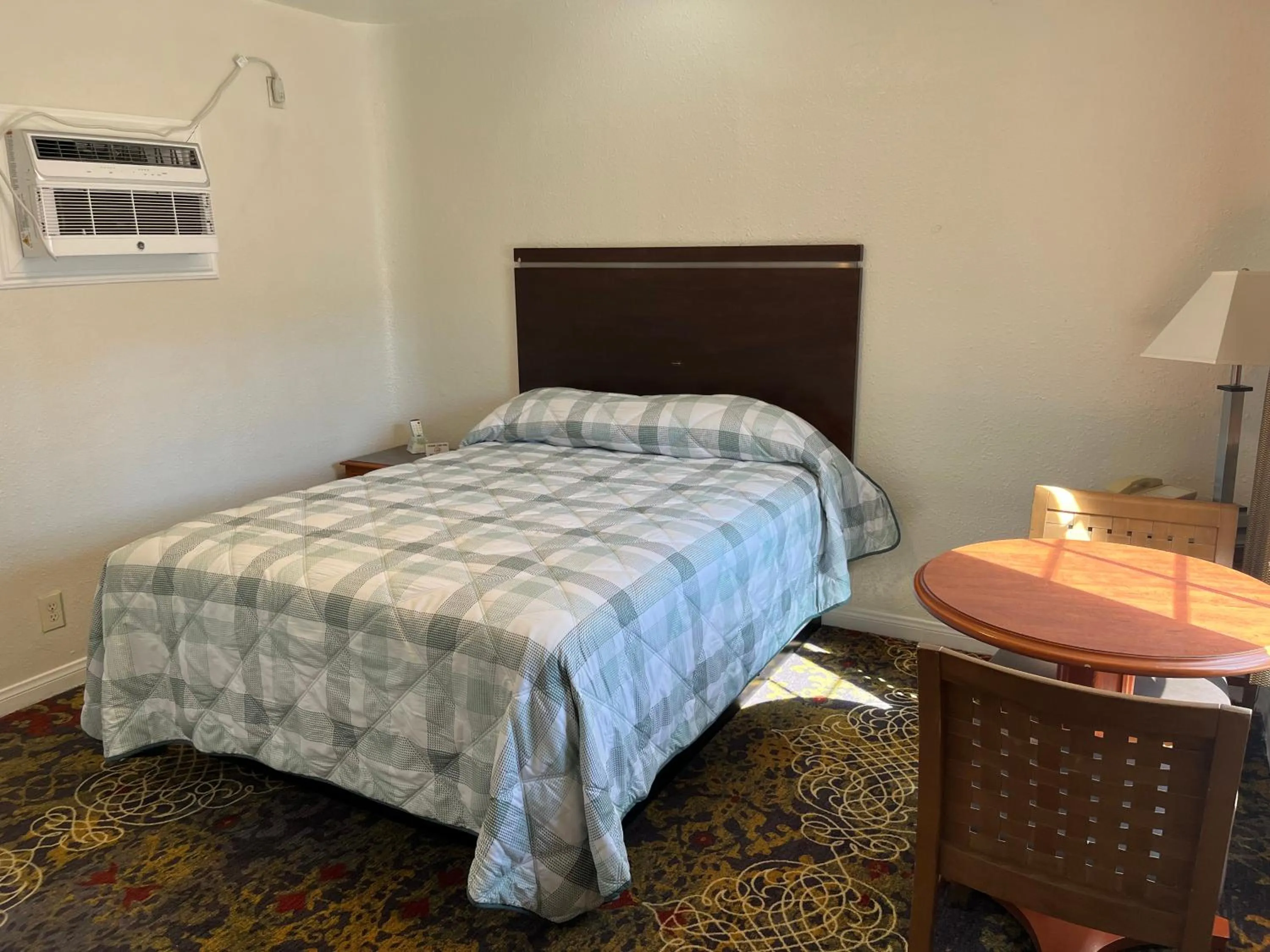 Bed in Griffith Park Motel, in Los Angeles Hollywood Area