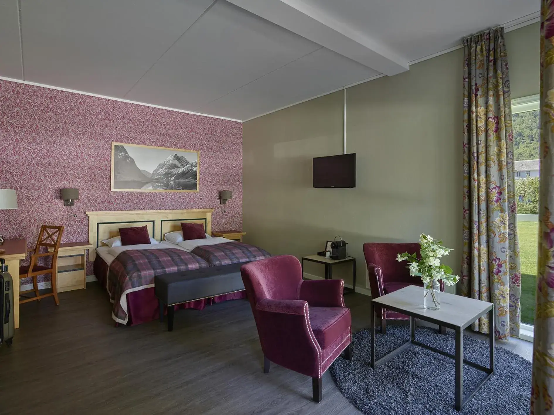 Photo of the whole room, Bed in Fretheim Hotel Photo of the whole room, Bed in Fretheim Hotel