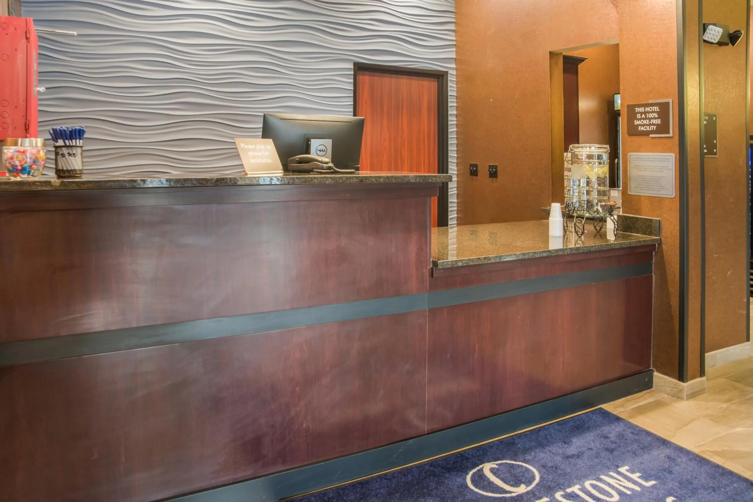 Lobby or reception in Cobblestone Inn and Suites - Ashland