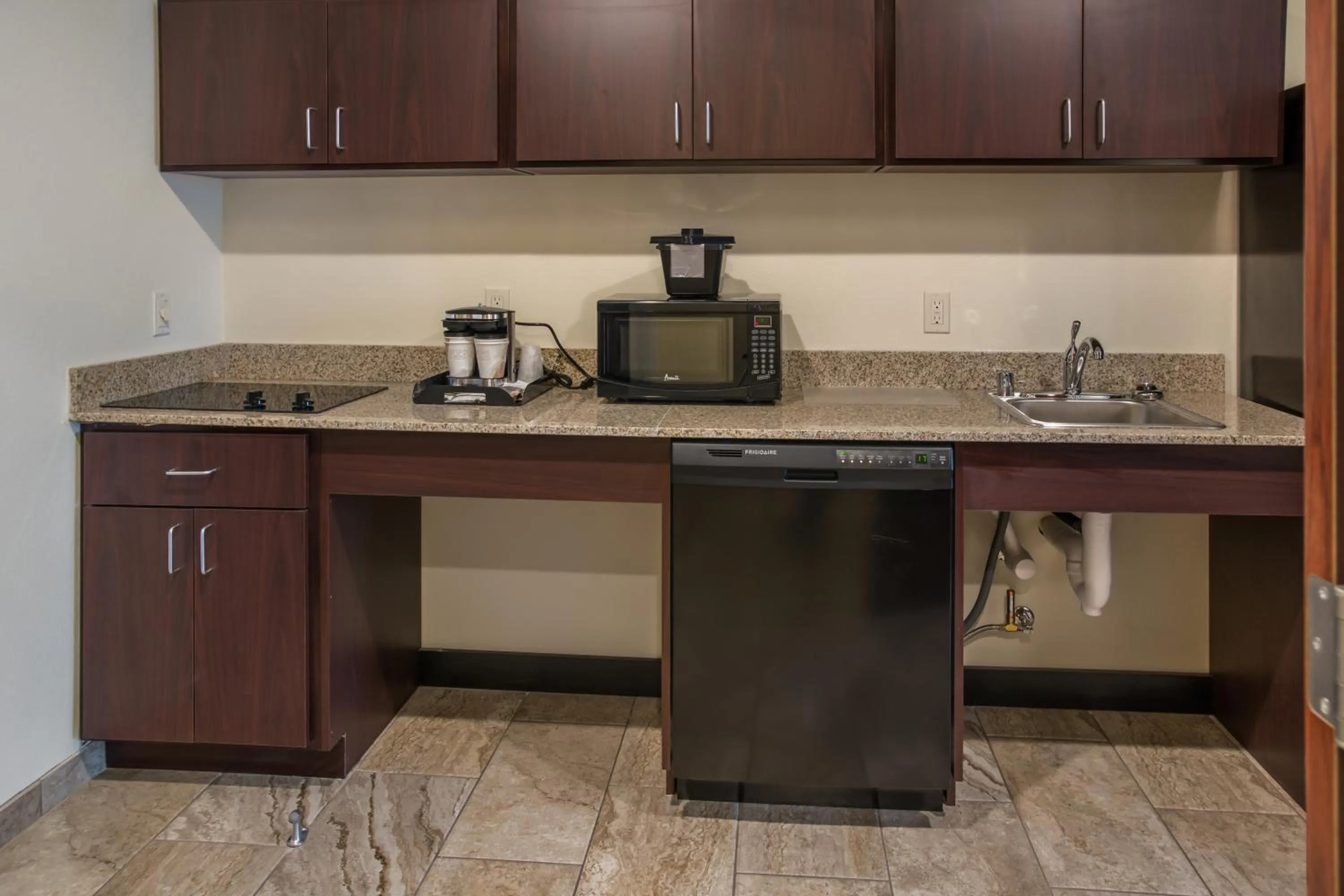 Kitchen or kitchenette in Cobblestone Inn and Suites - Ashland