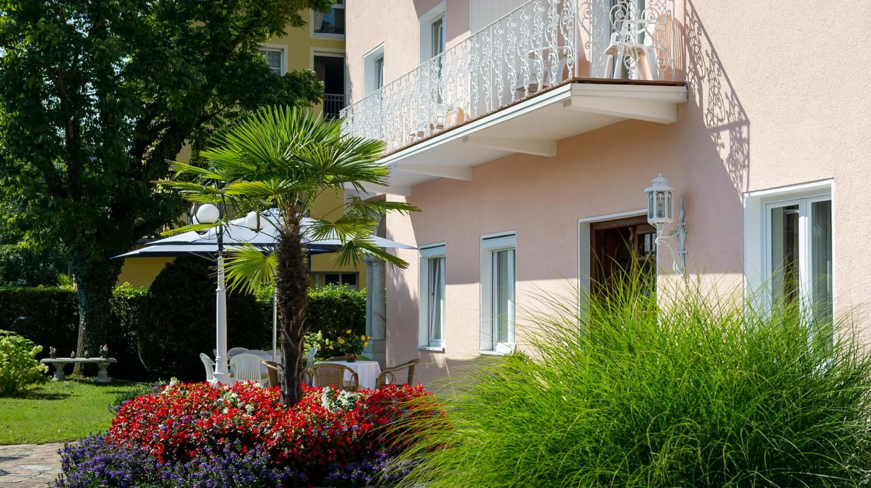 Facade/entrance in Villa Auguste