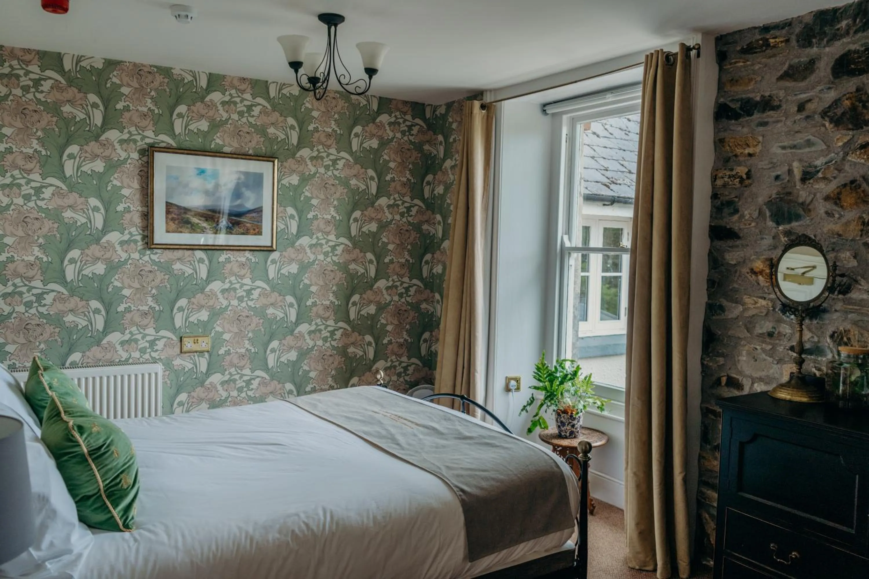 Bedroom, Bed in Lydford House
