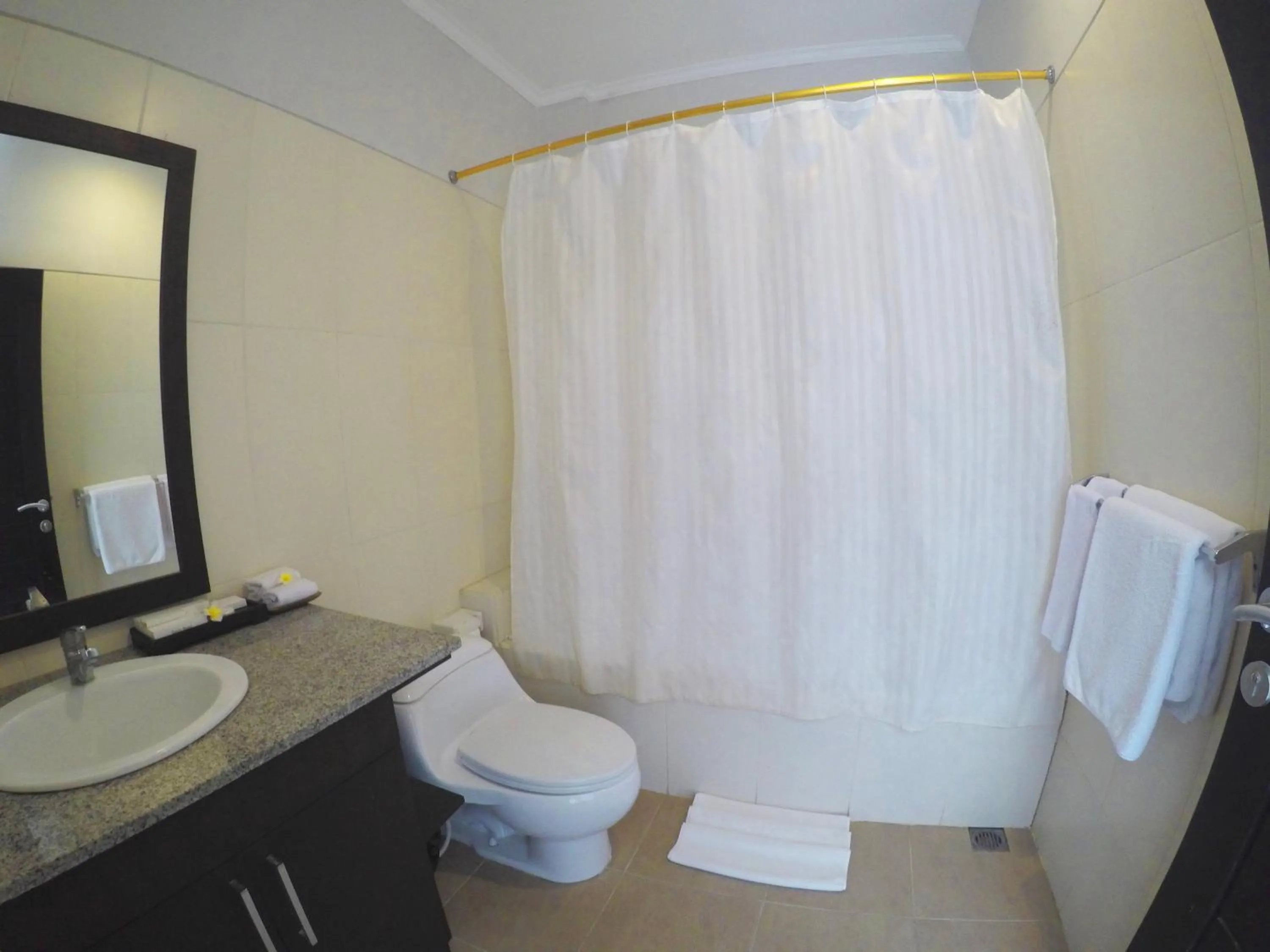 Shower in Mamo Hotel Uluwatu