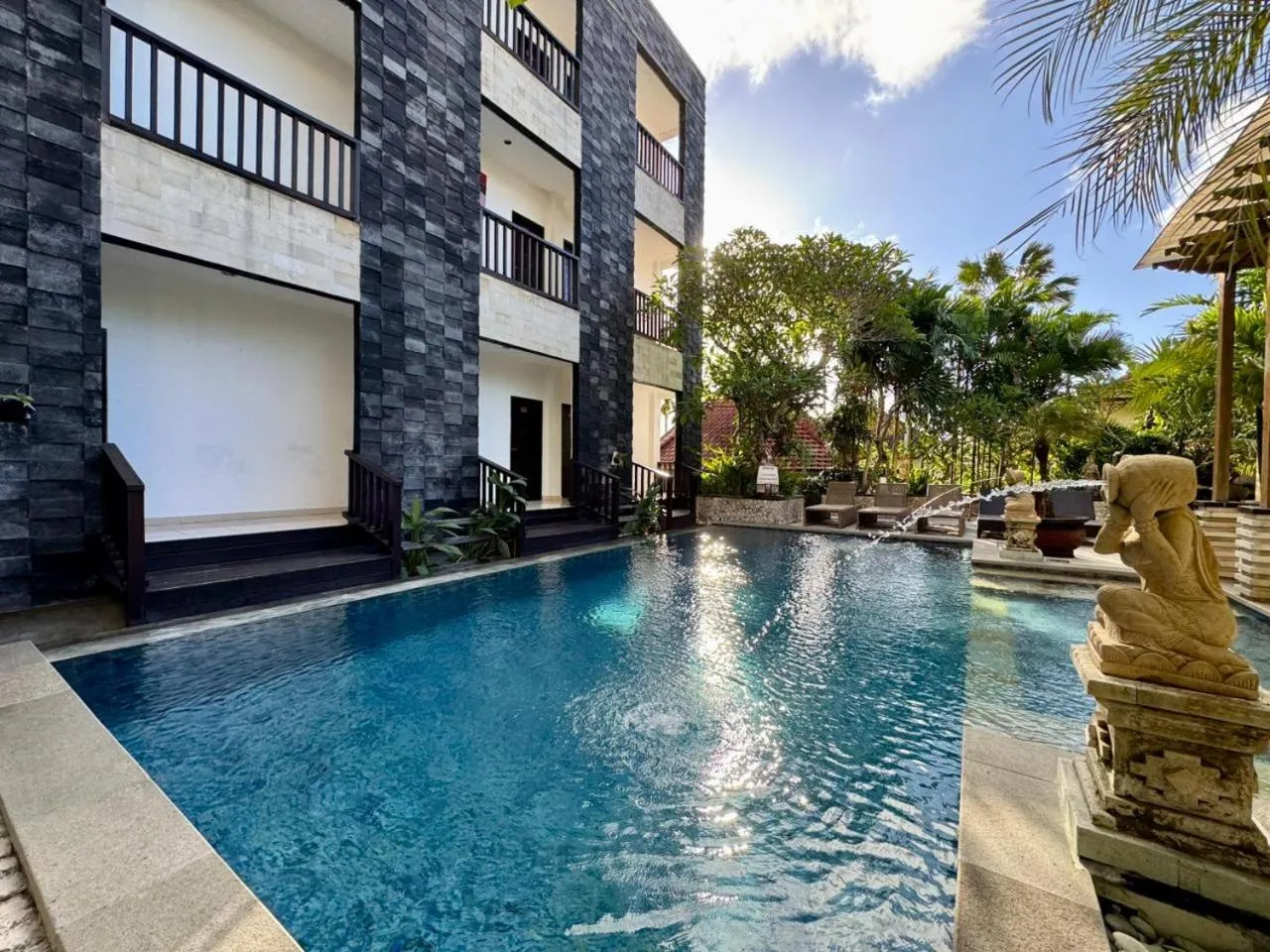 Swimming pool in Mamo Hotel Uluwatu
