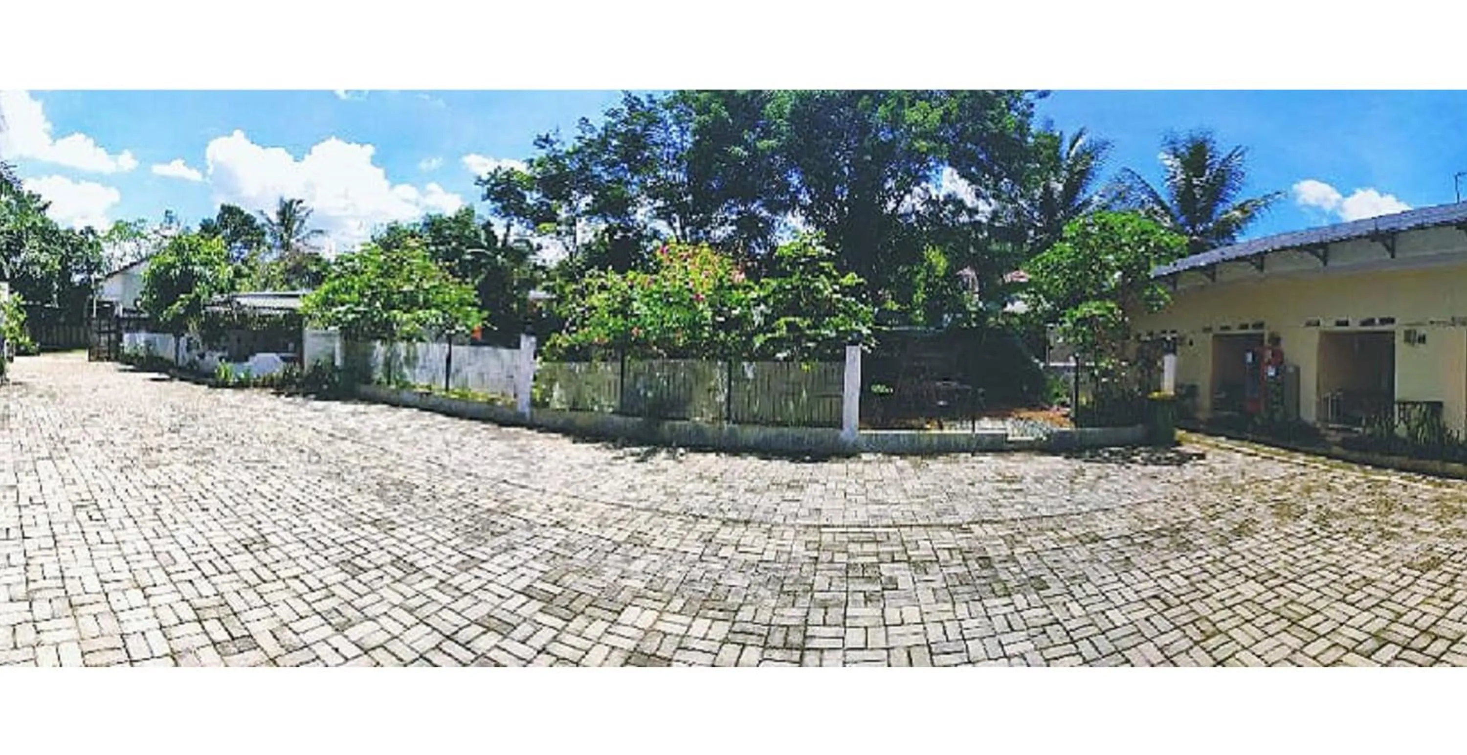 Garden in Bakom Inn Syariah