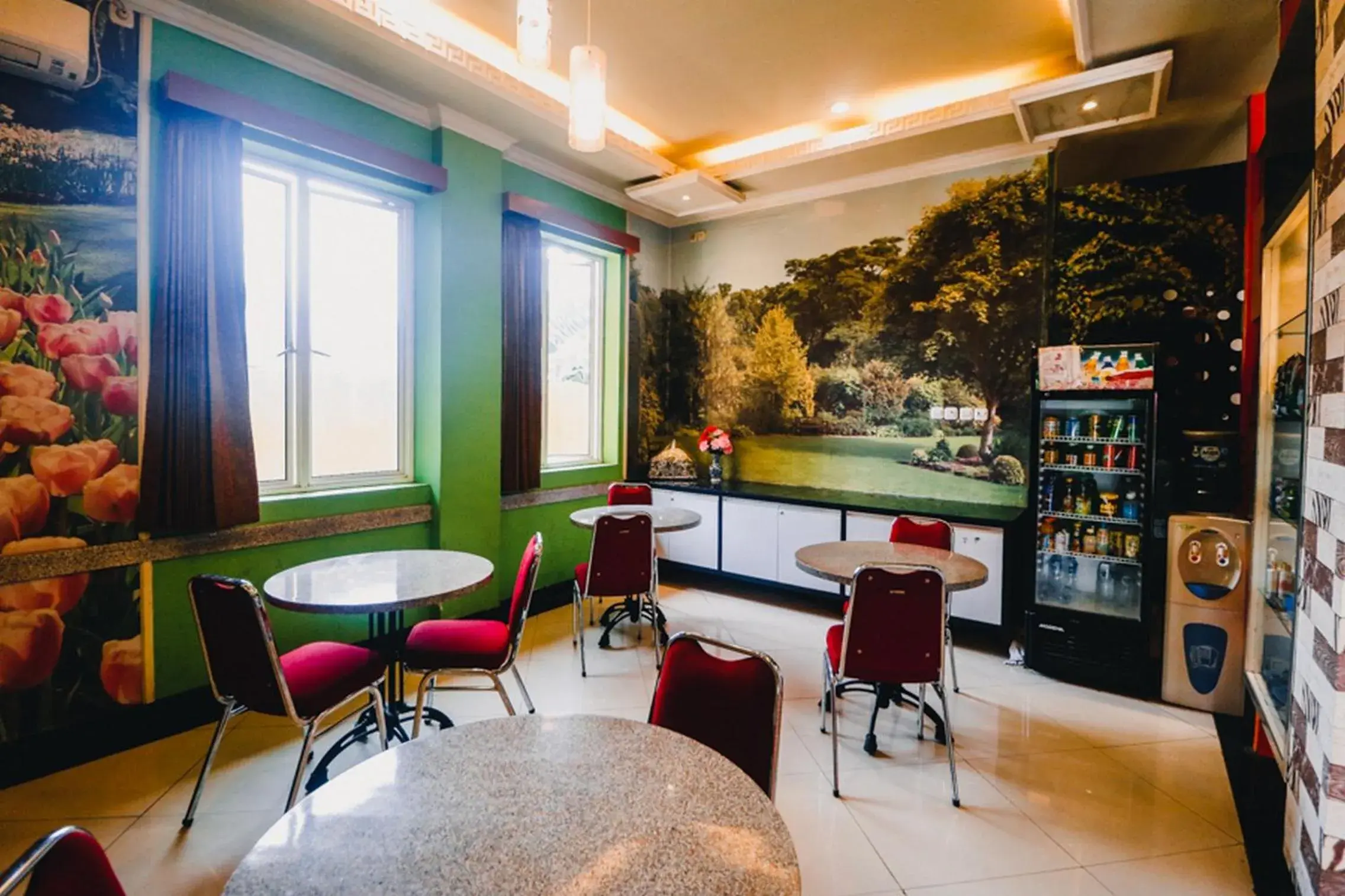 Restaurant/places to eat in RedDoorz Plus at Grand City Inn Makassar Restaurant/places to eat in RedDoorz Plus at Grand City Inn Makassar