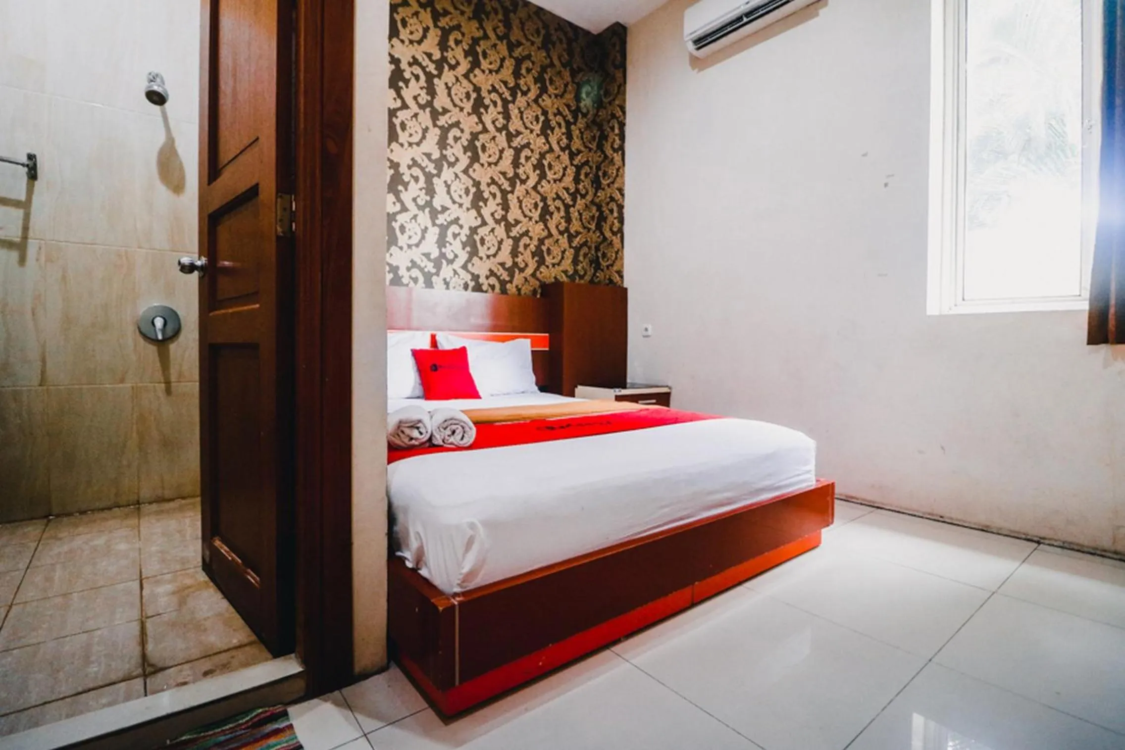 Bedroom, Bed in RedDoorz Plus at Grand City Inn Makassar
