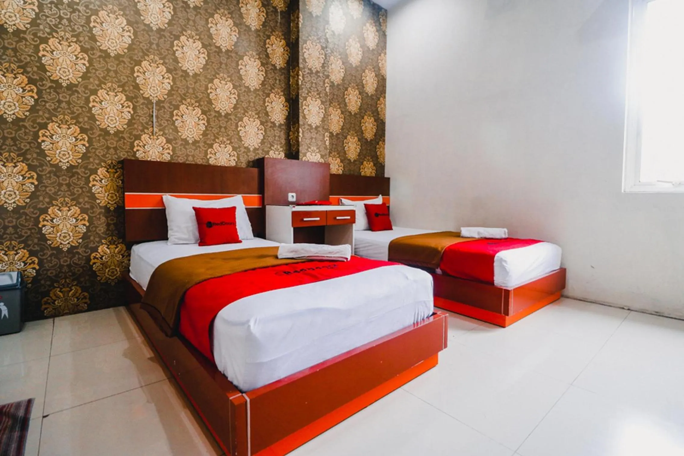 Bedroom, Bed in RedDoorz Plus at Grand City Inn Makassar