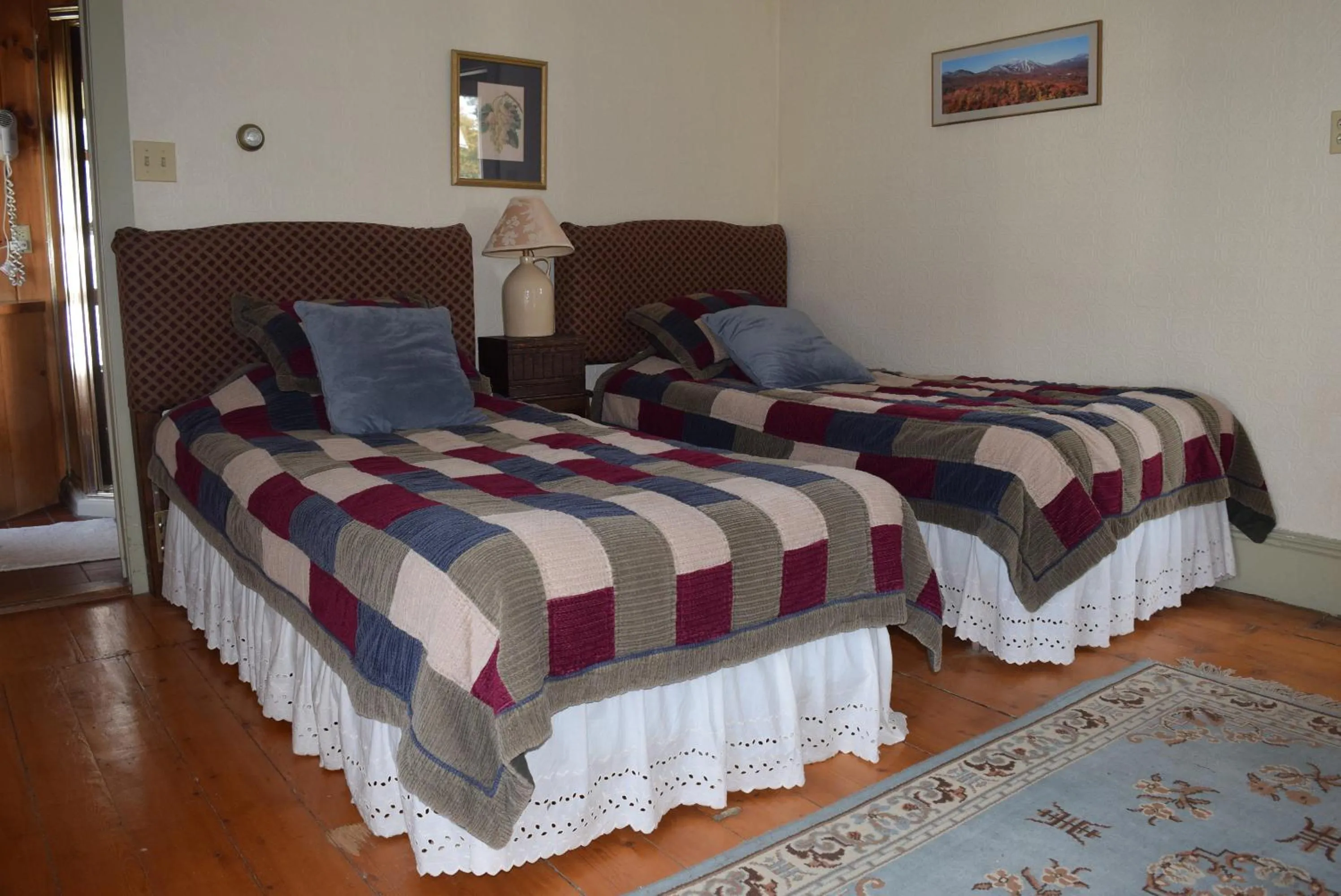 Bed in Black Lantern Inn