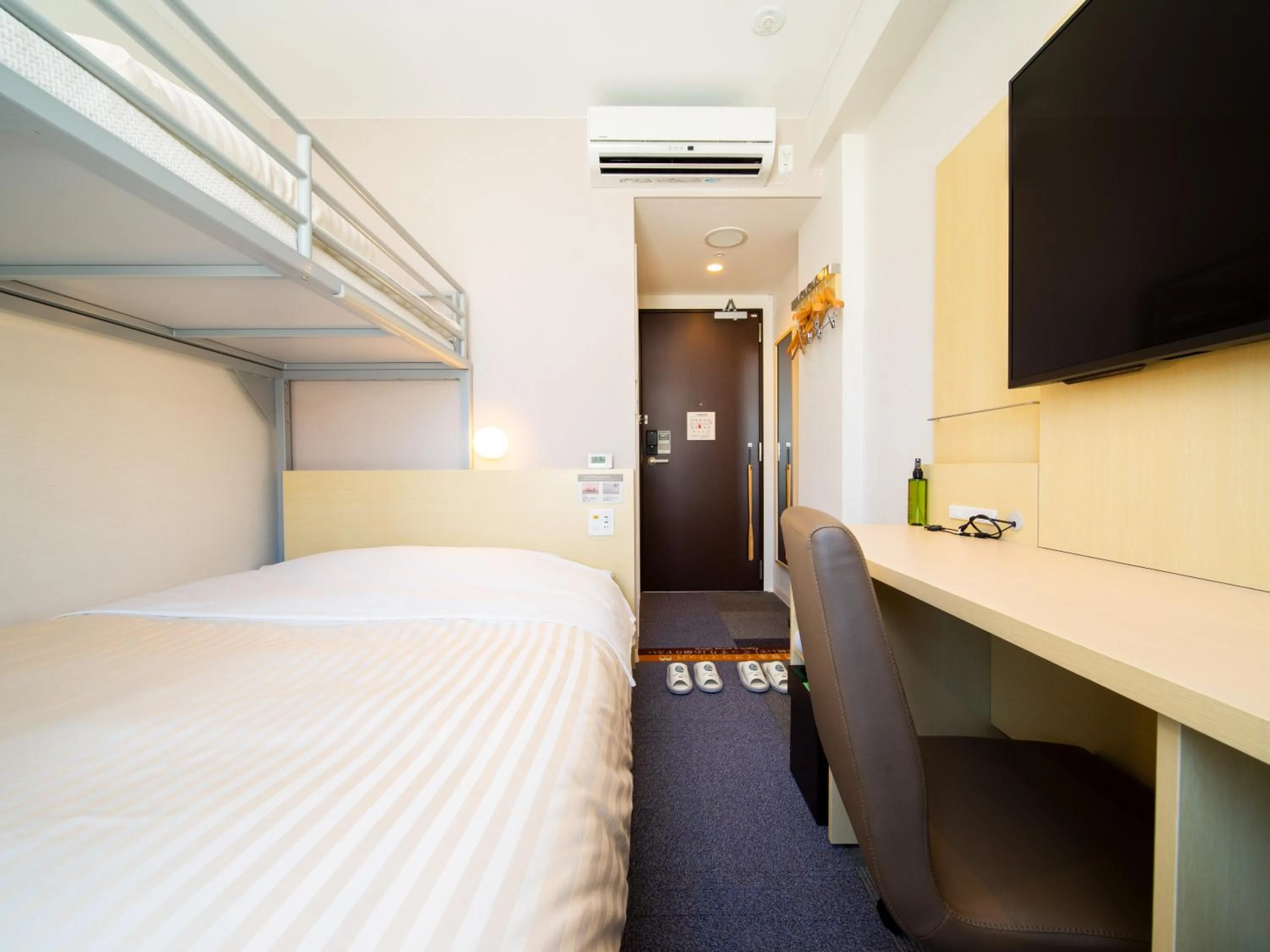 Photo of the whole room, Bed in Super Hotel Tokyo Shiba