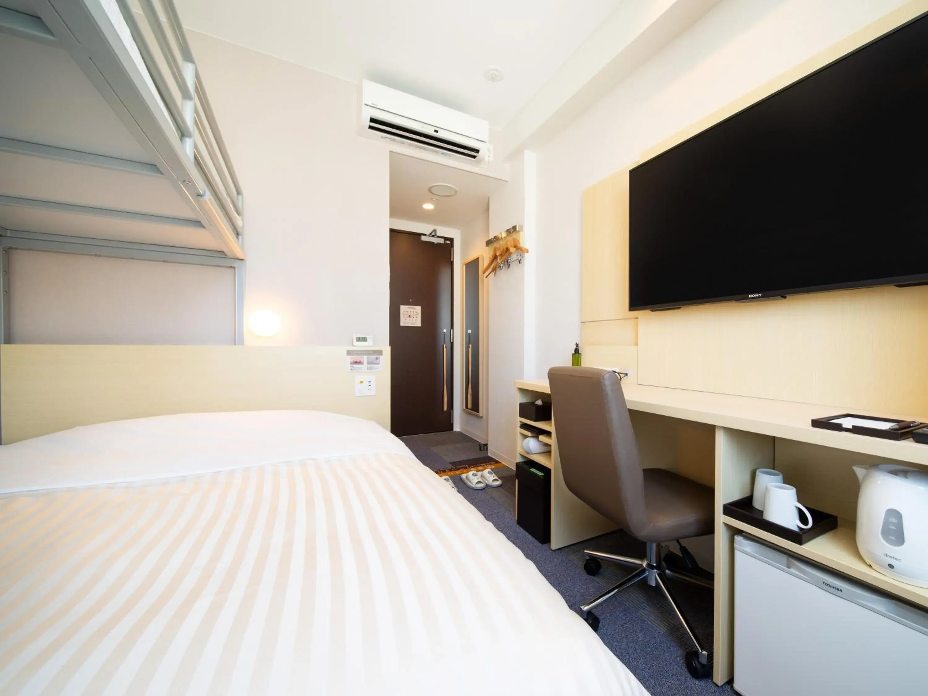 Photo of the whole room, Bed in Super Hotel Tokyo Shiba Photo of the whole room, Bed in Super Hotel Tokyo Shiba