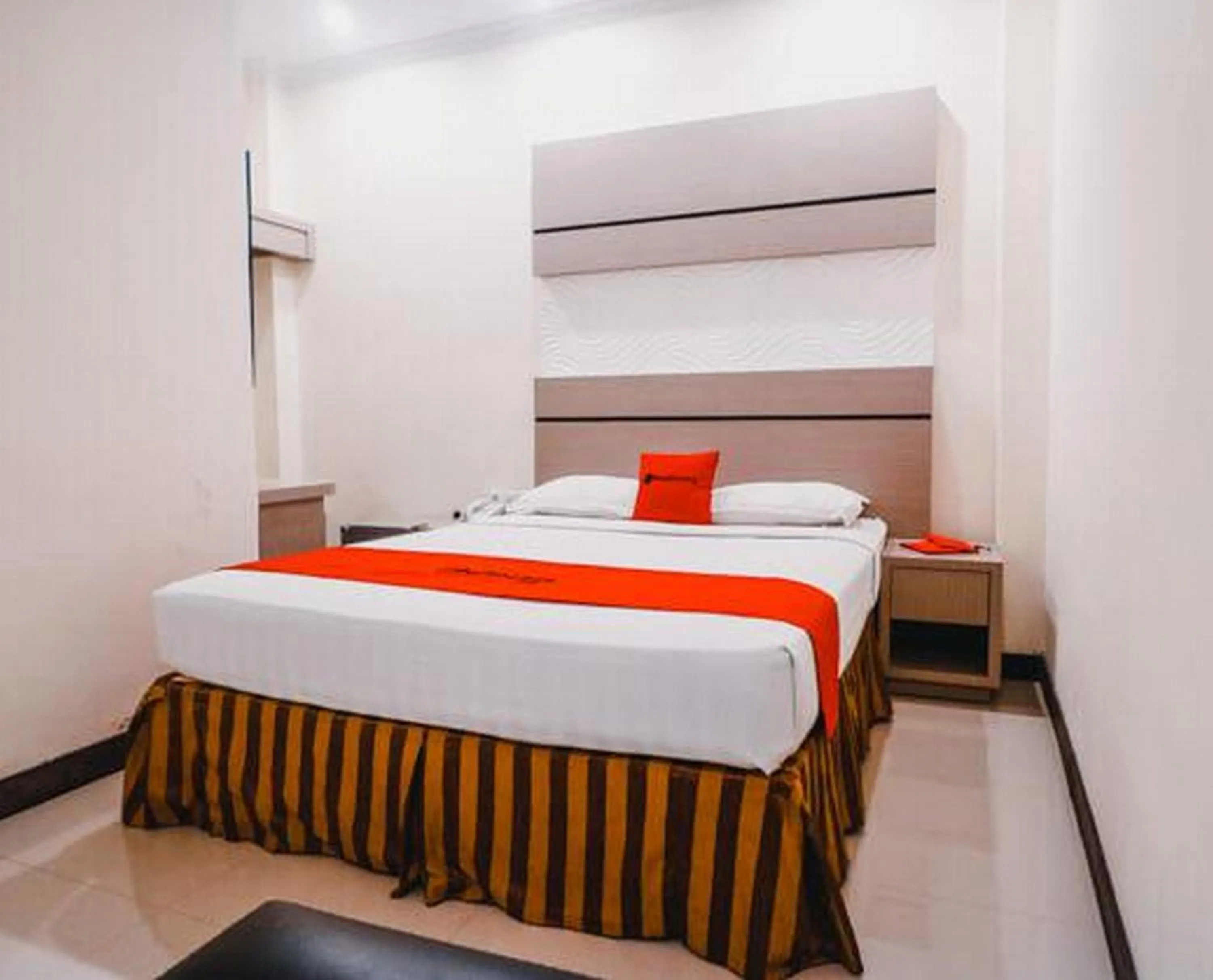 Bedroom, Bed in Reddoorz Plus near Makassar Town Square