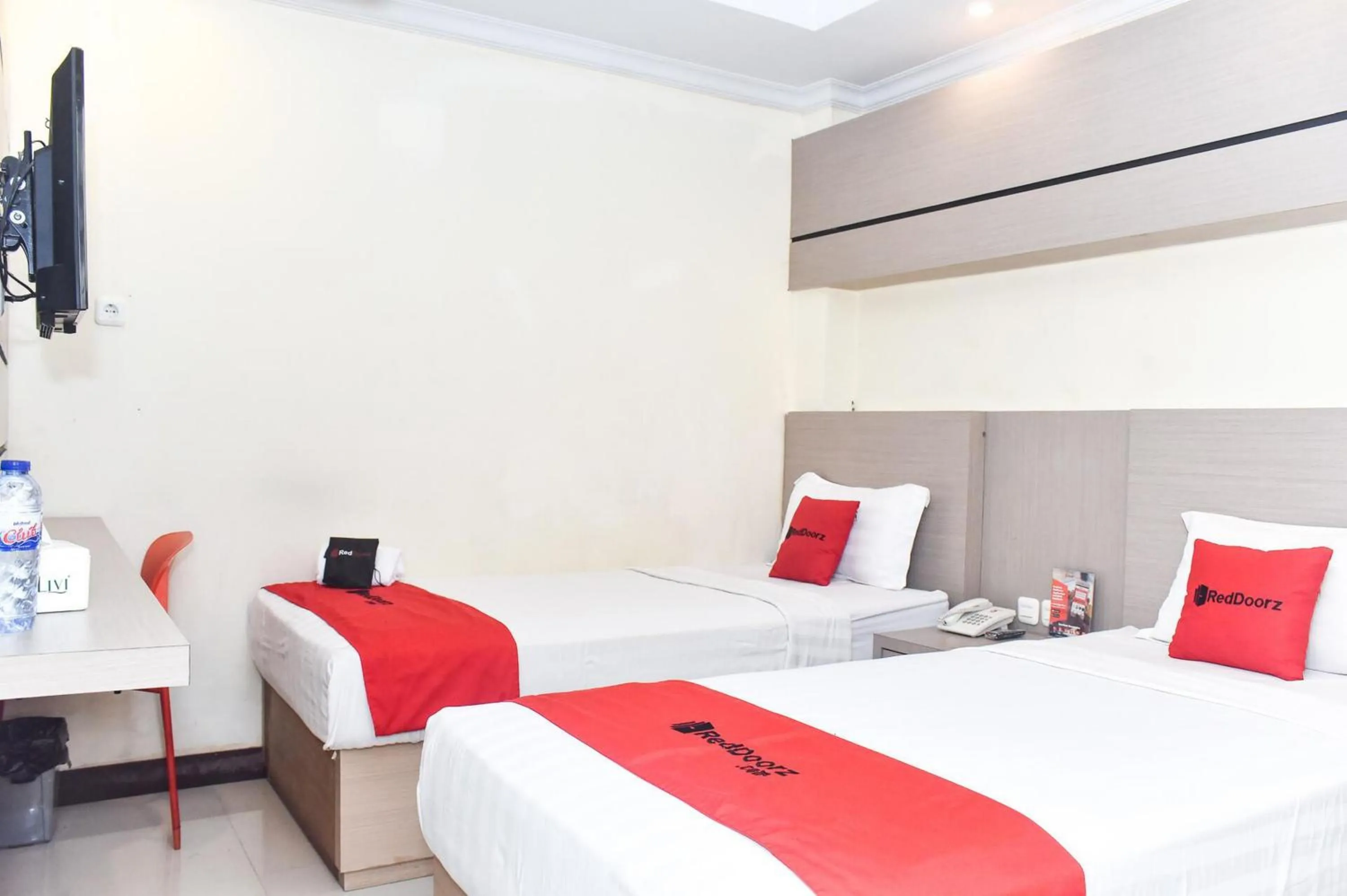 Bedroom, Bed in Reddoorz Plus near Makassar Town Square