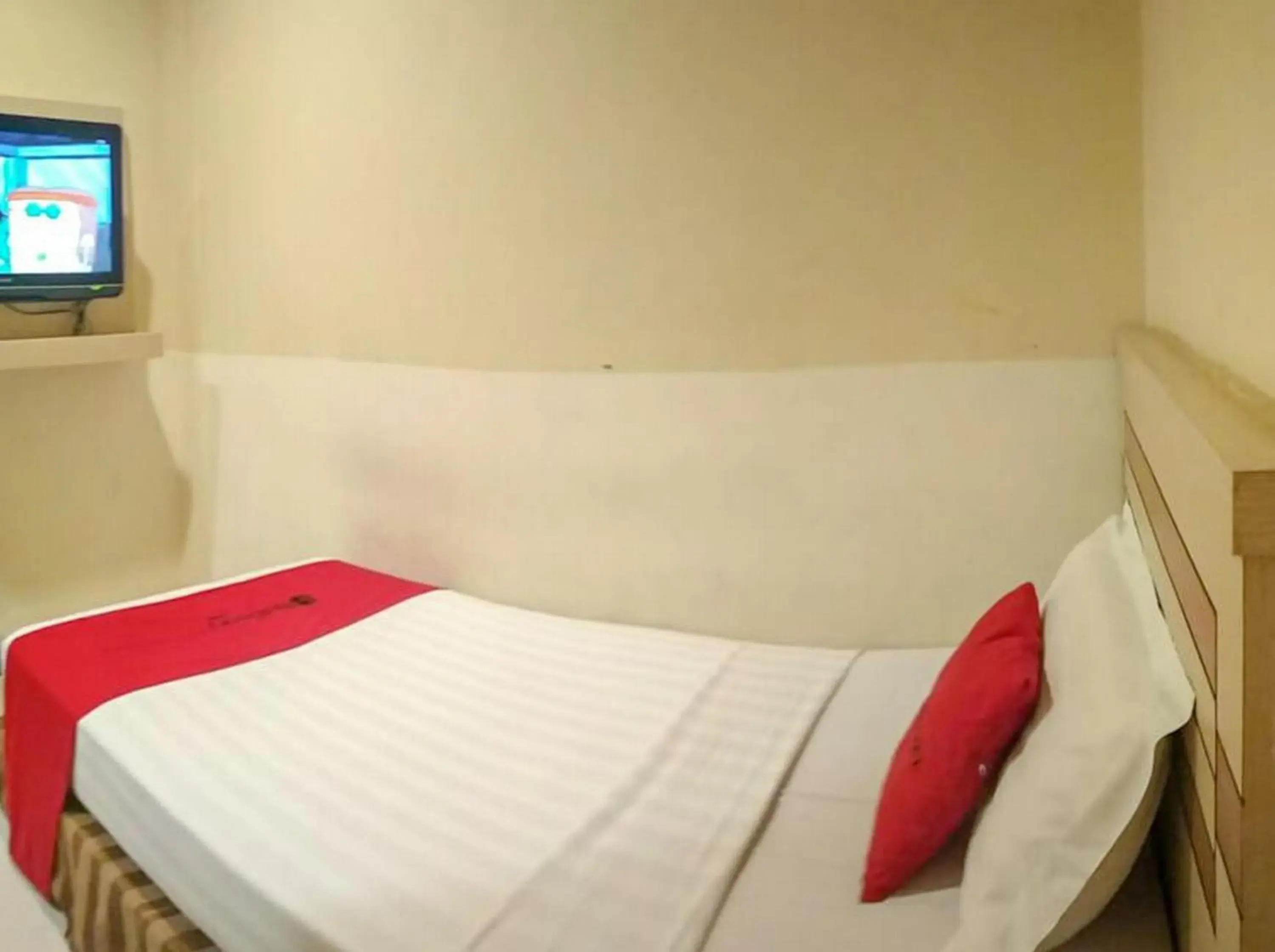 Single Room in Reddoorz Plus near Makassar Town Square Single Room in Reddoorz Plus near Makassar Town Square