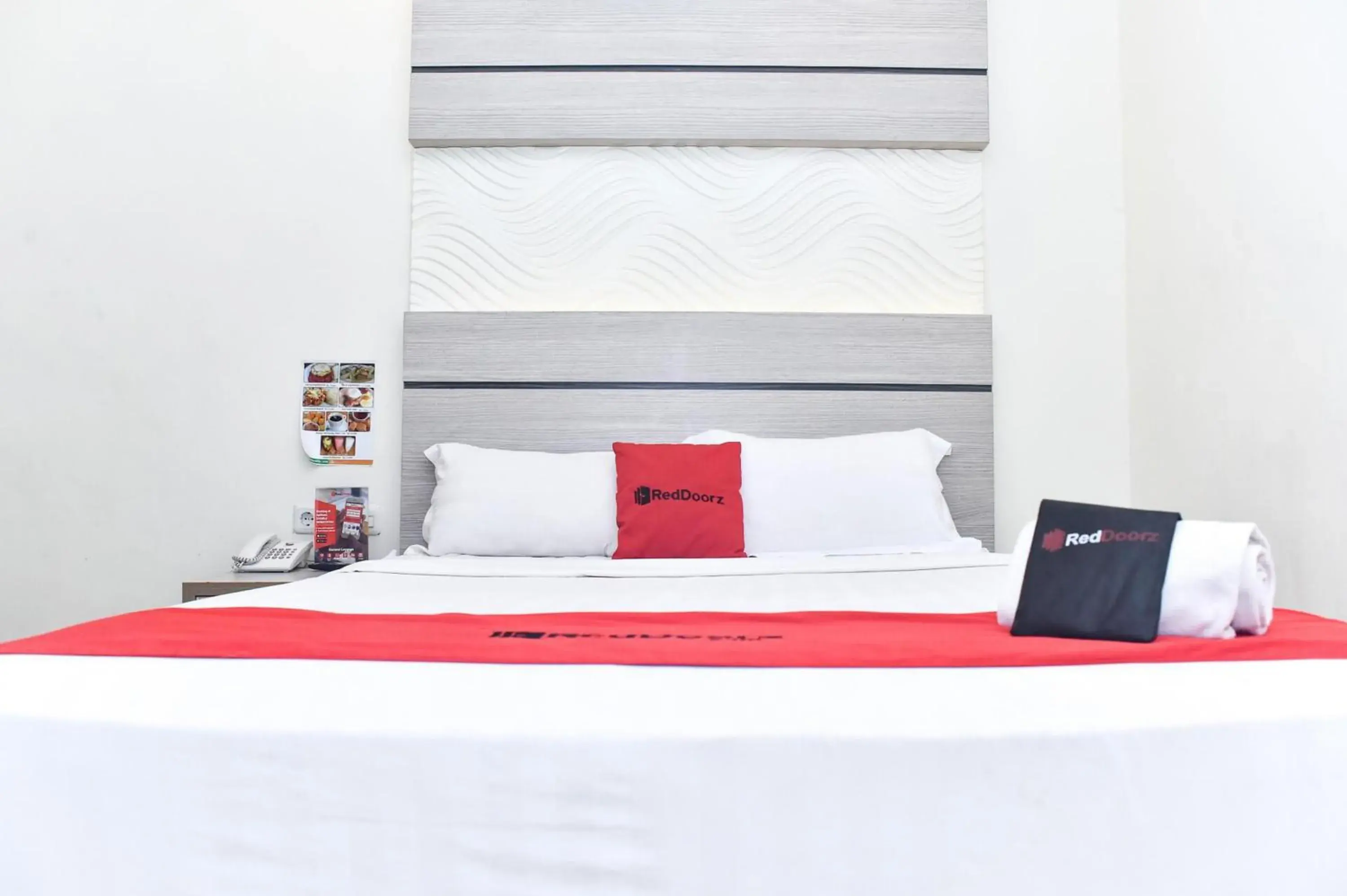 Bedroom, Bed in Reddoorz Plus near Makassar Town Square Bedroom, Bed in Reddoorz Plus near Makassar Town Square