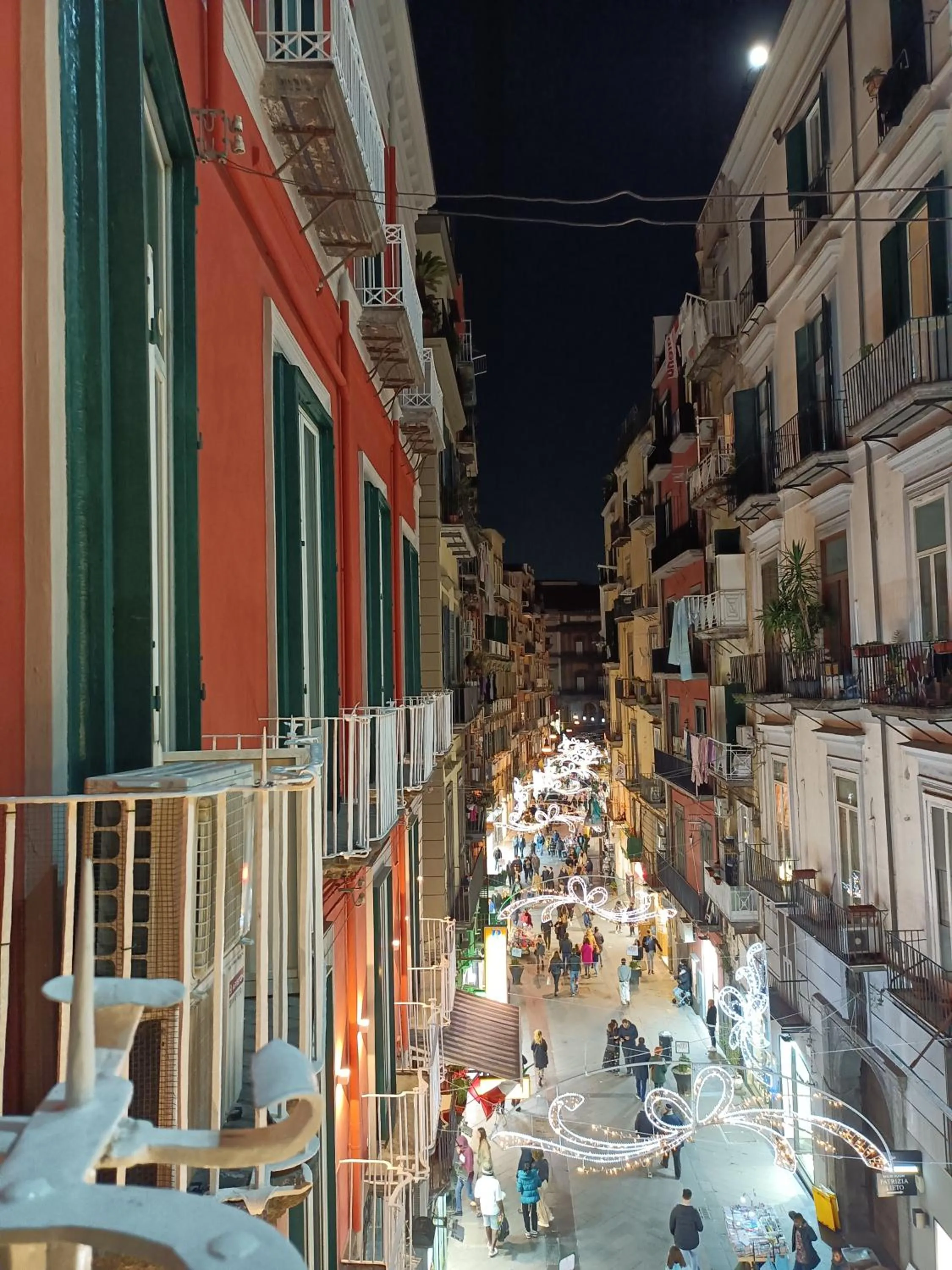 Neighbourhood in B&B Napoli Plebiscito