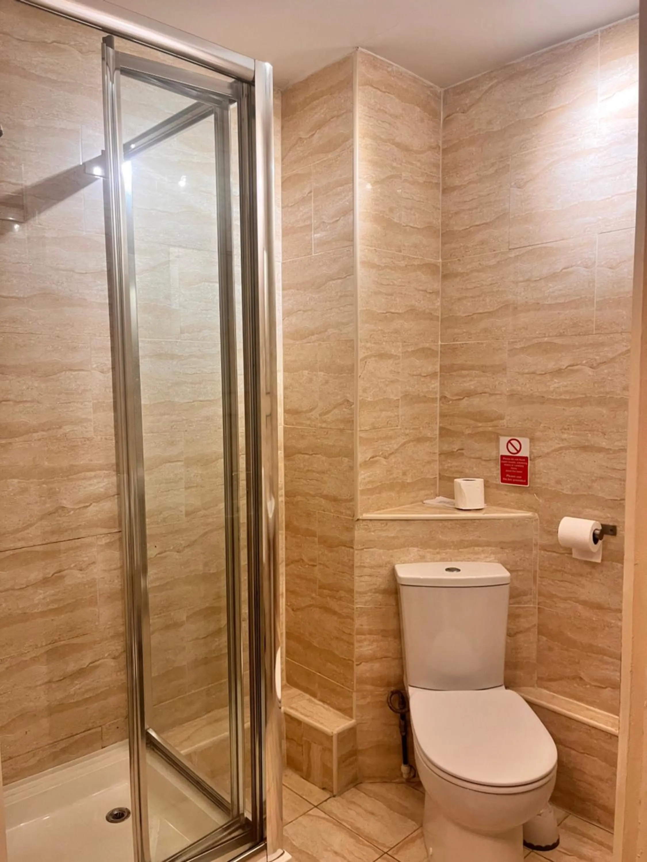 Shower in Beech Mount Hotel - Free Parking