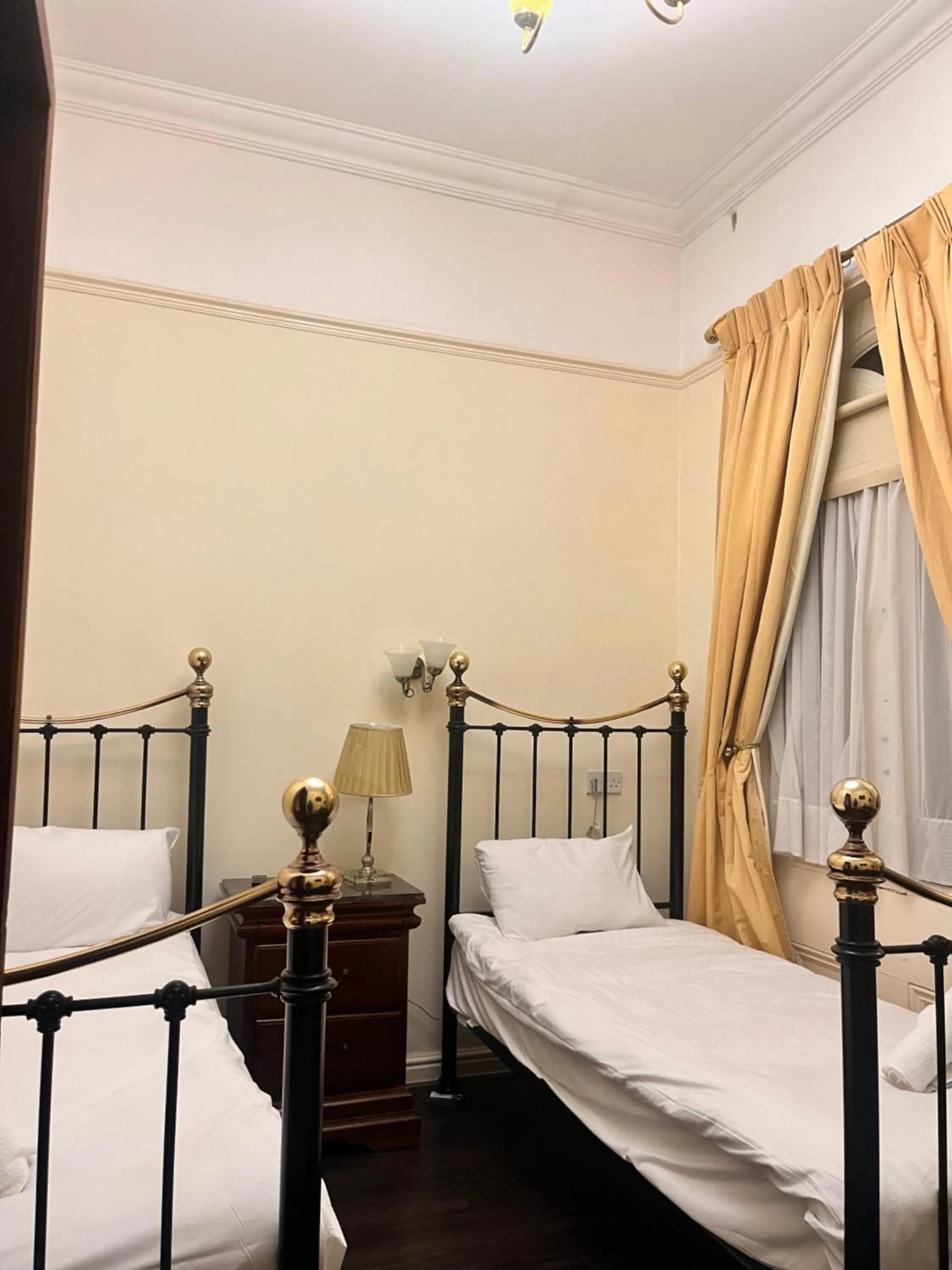 Bedroom, Bed in Beech Mount Hotel - Free Parking