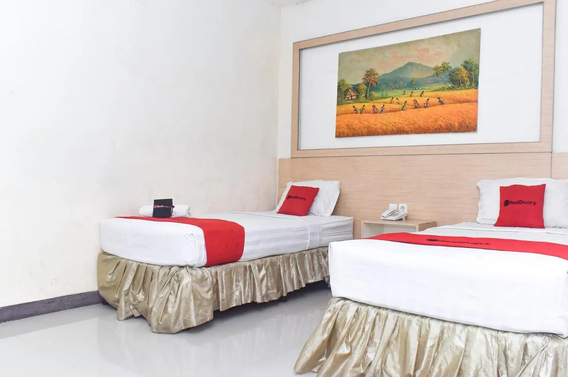 Bed in RedDoorz Plus near Sultan Hasanuddin Airport Bed in RedDoorz Plus near Sultan Hasanuddin Airport