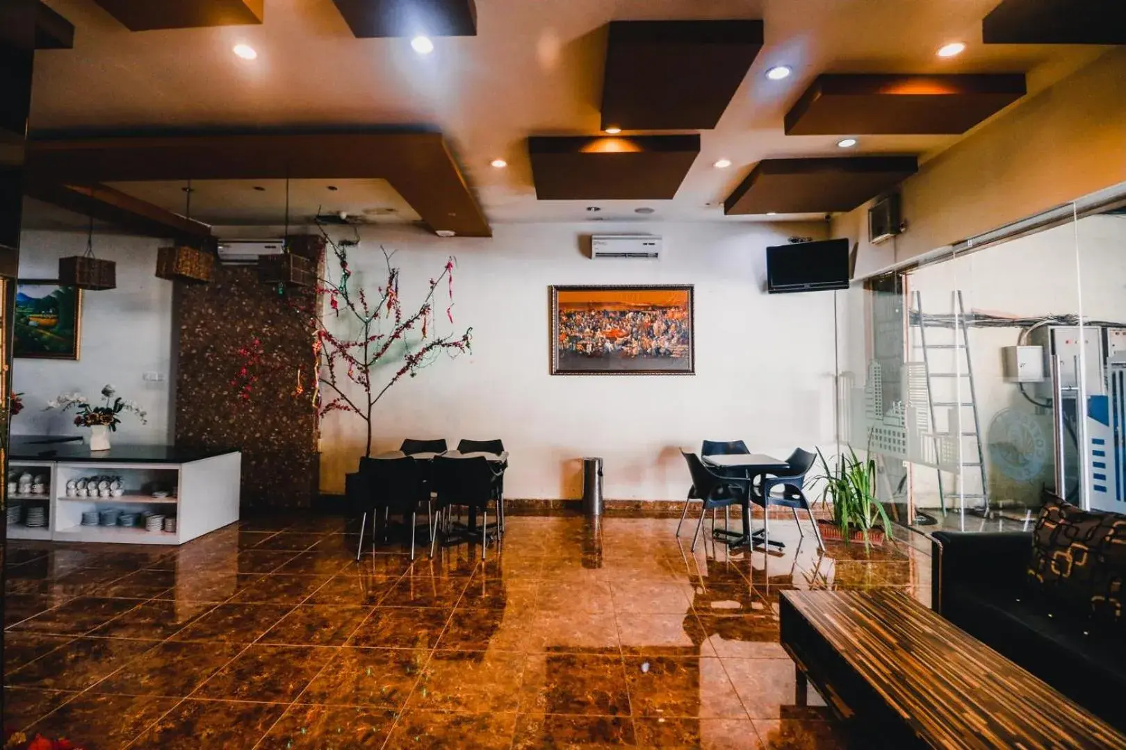 Restaurant/places to eat in RedDoorz Plus near Sultan Hasanuddin Airport Restaurant/places to eat in RedDoorz Plus near Sultan Hasanuddin Airport