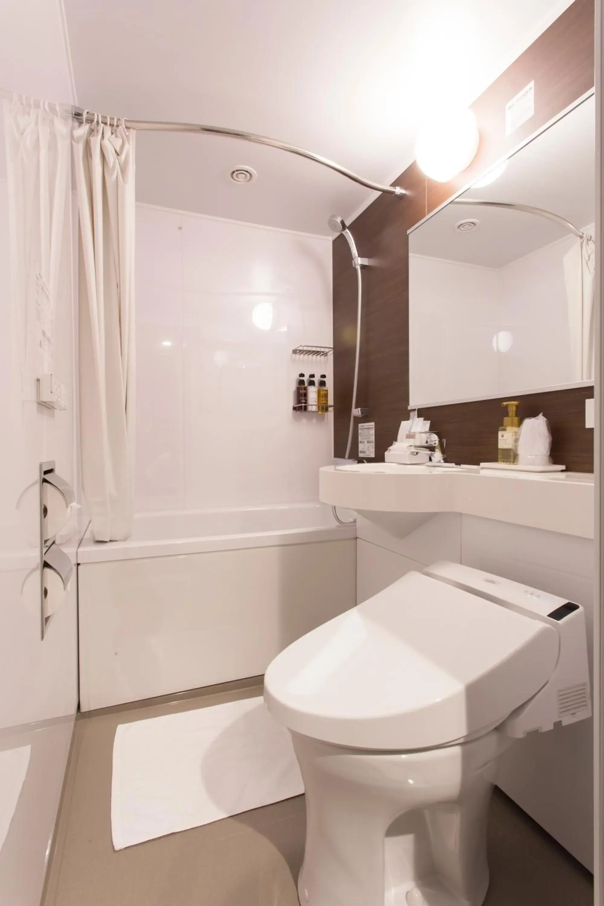 Standard Twin Room - Non-Smoking in Osaka Riverside Hotel Standard Twin Room - Non-Smoking in Osaka Riverside Hotel