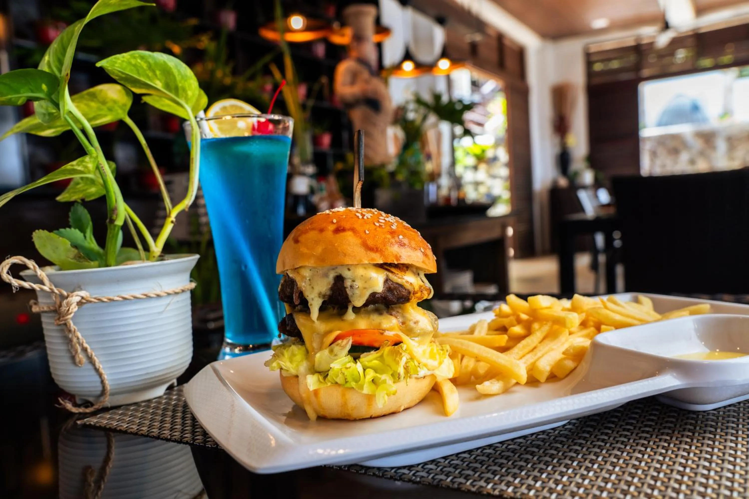 Restaurant/places to eat in Altamare Dive and Leisure Resort Anilao